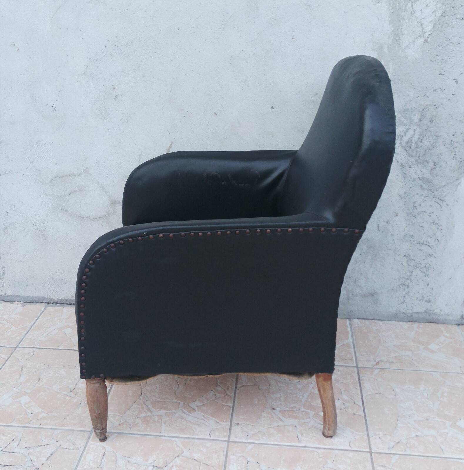 Art Deco armchair in leather
