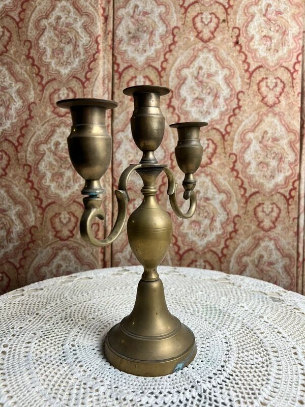 Three-branch chandelier in gilded brass