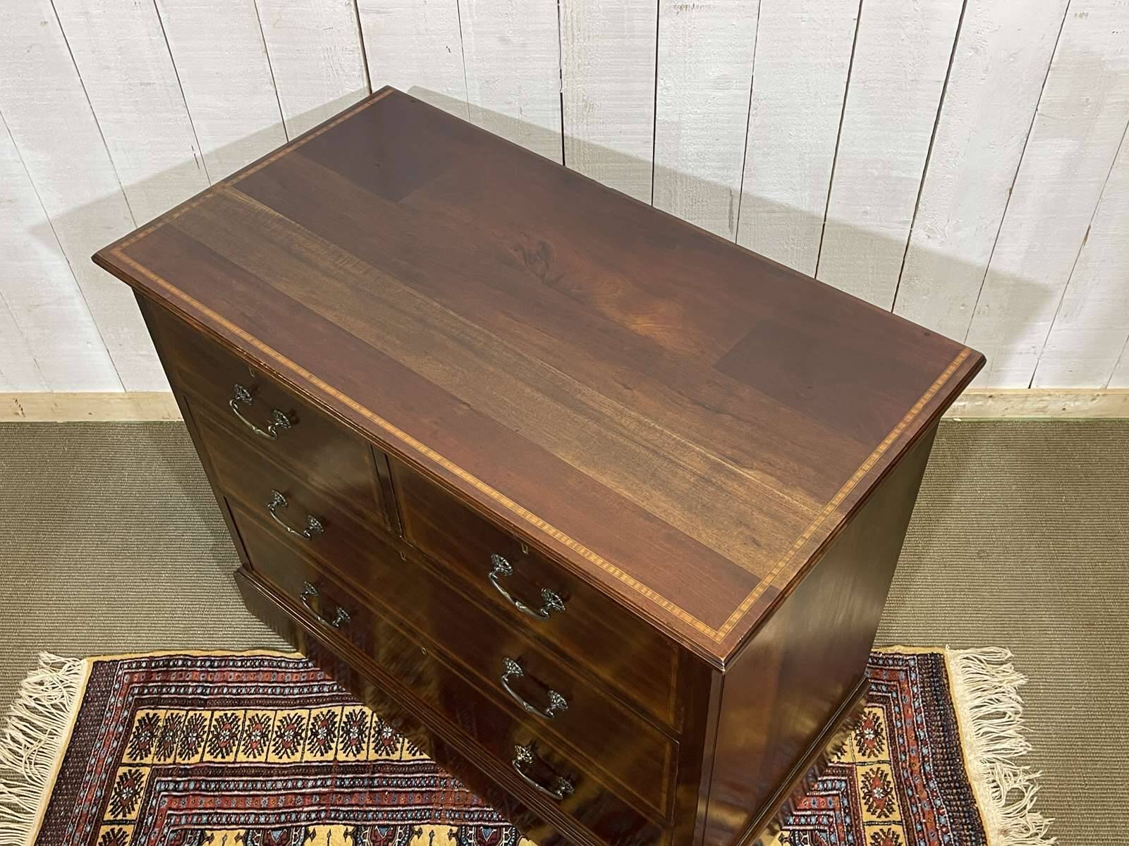 Commode anglaise début XXème en acajou