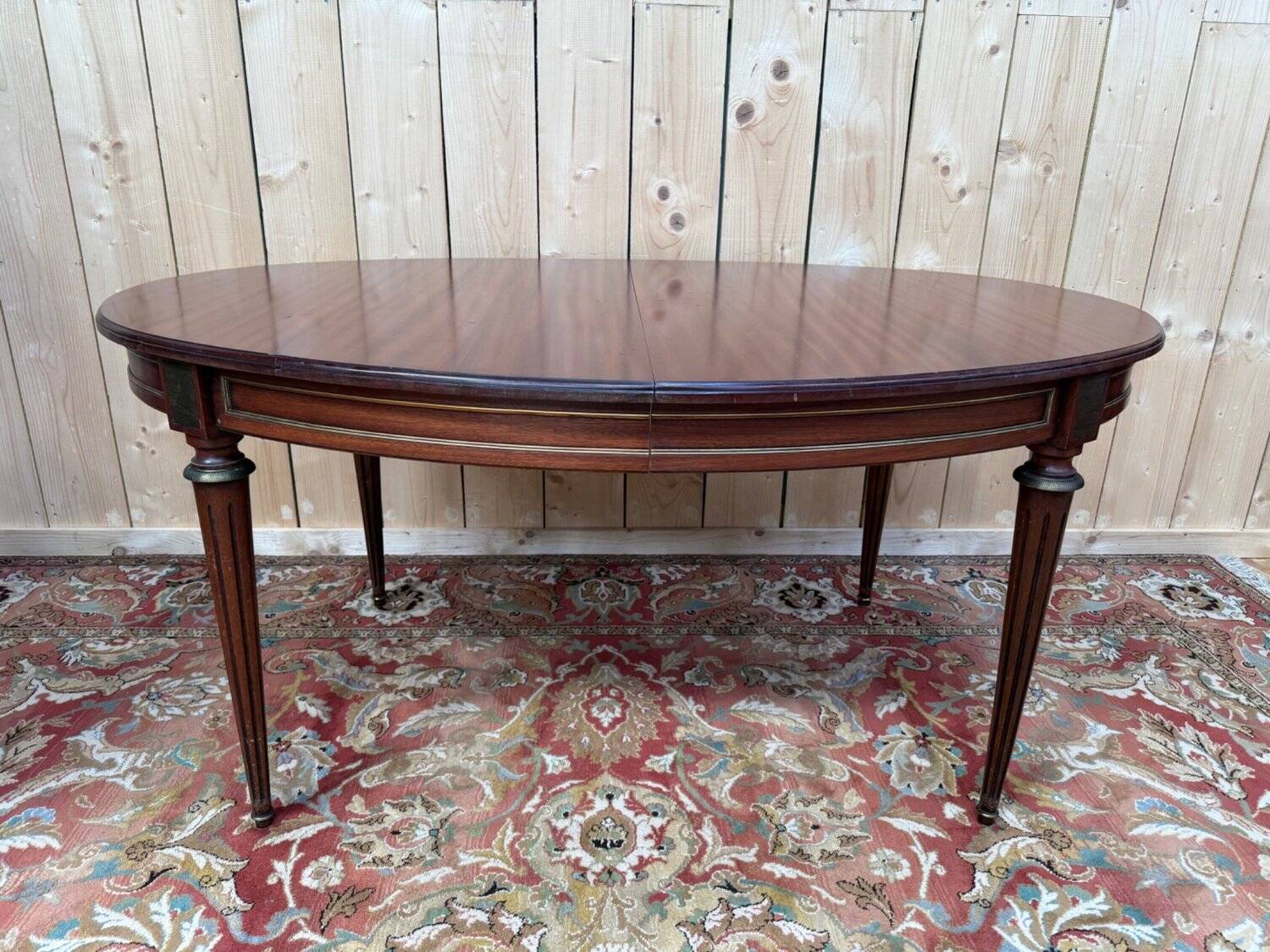 Oval dining table in Louis XVI style