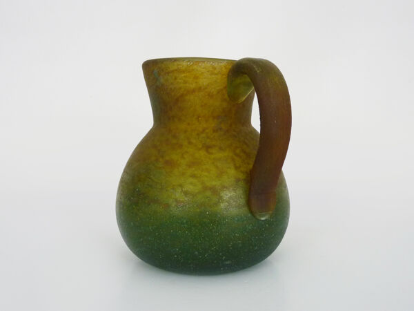 Pichet en pâte de verre marmoréen orange et vert. Signé Georges De Feure pour Daum