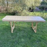 Folding table
