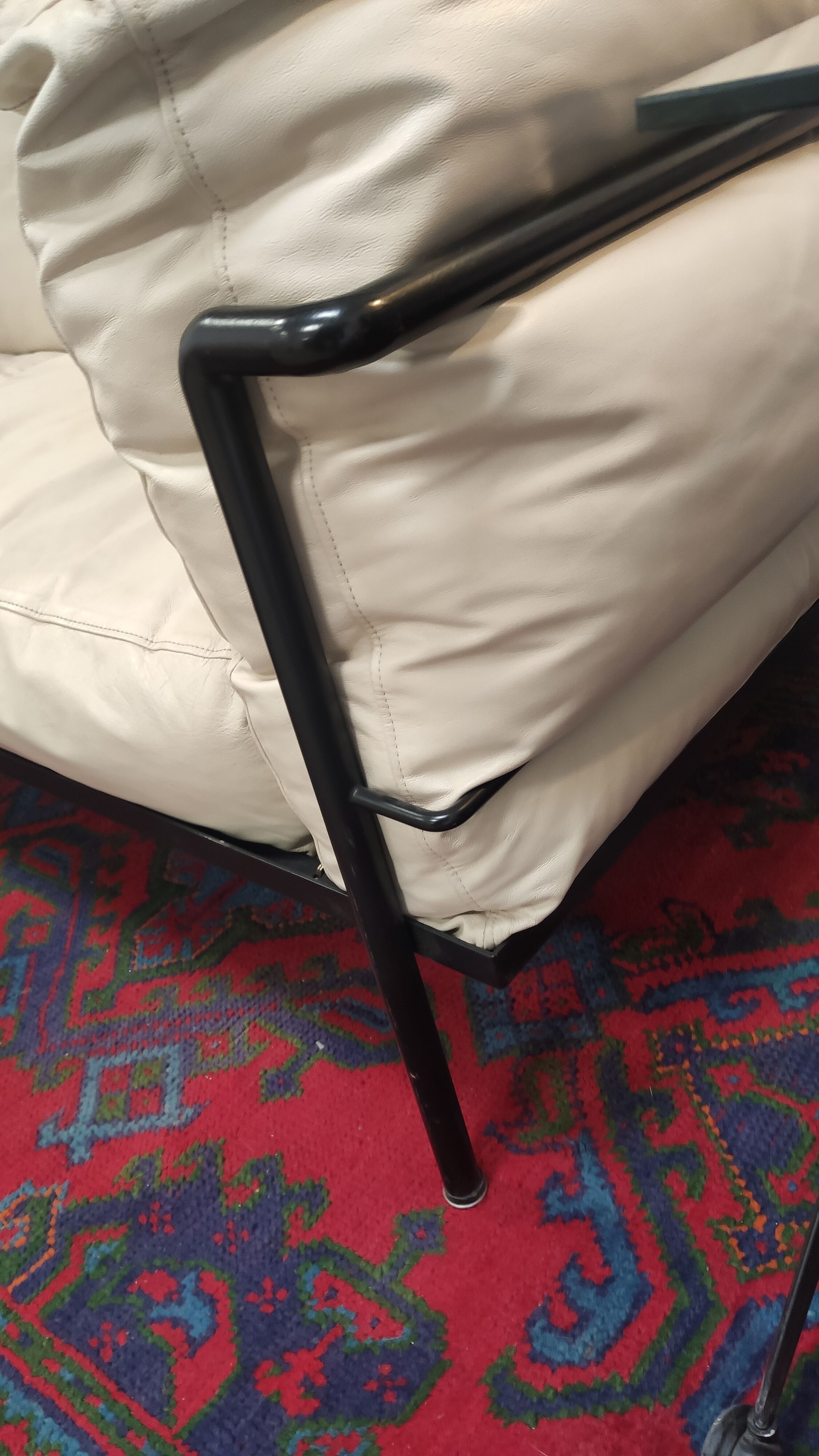 2-seater beige leather black metal frames