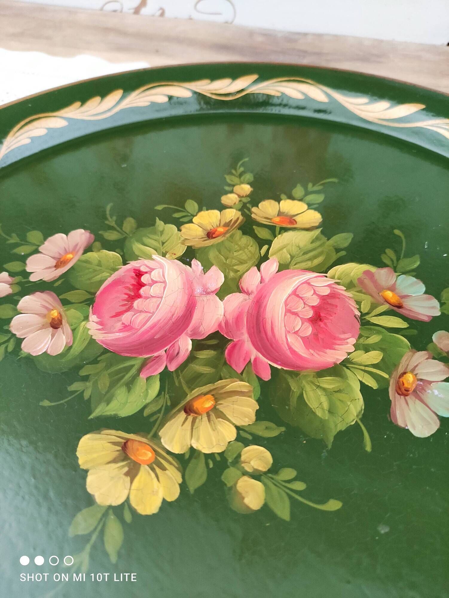 Russian tray in hand-painted sheet metal decoration old pink twigs and gilded border