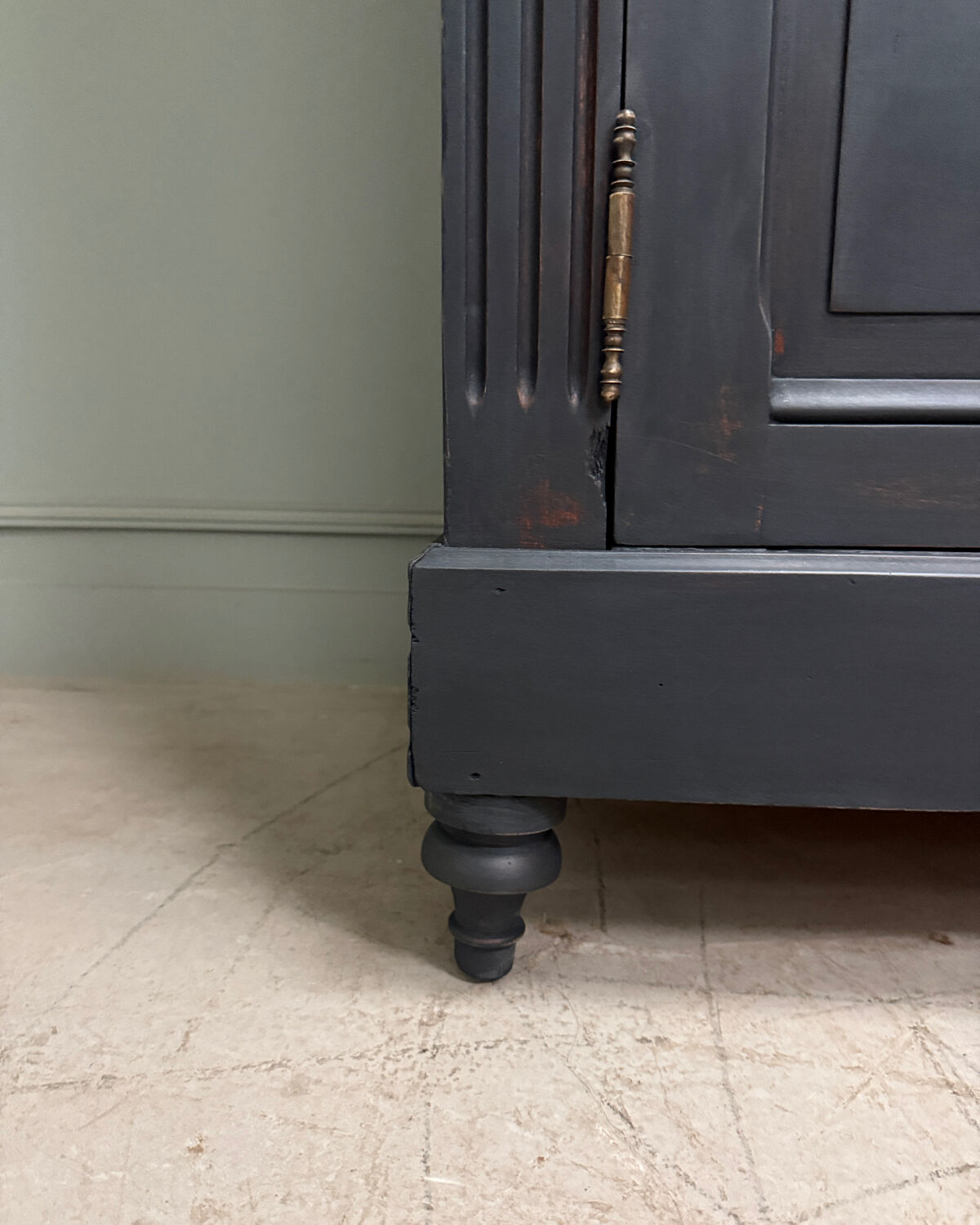 Directoire library with black patina (renovated)