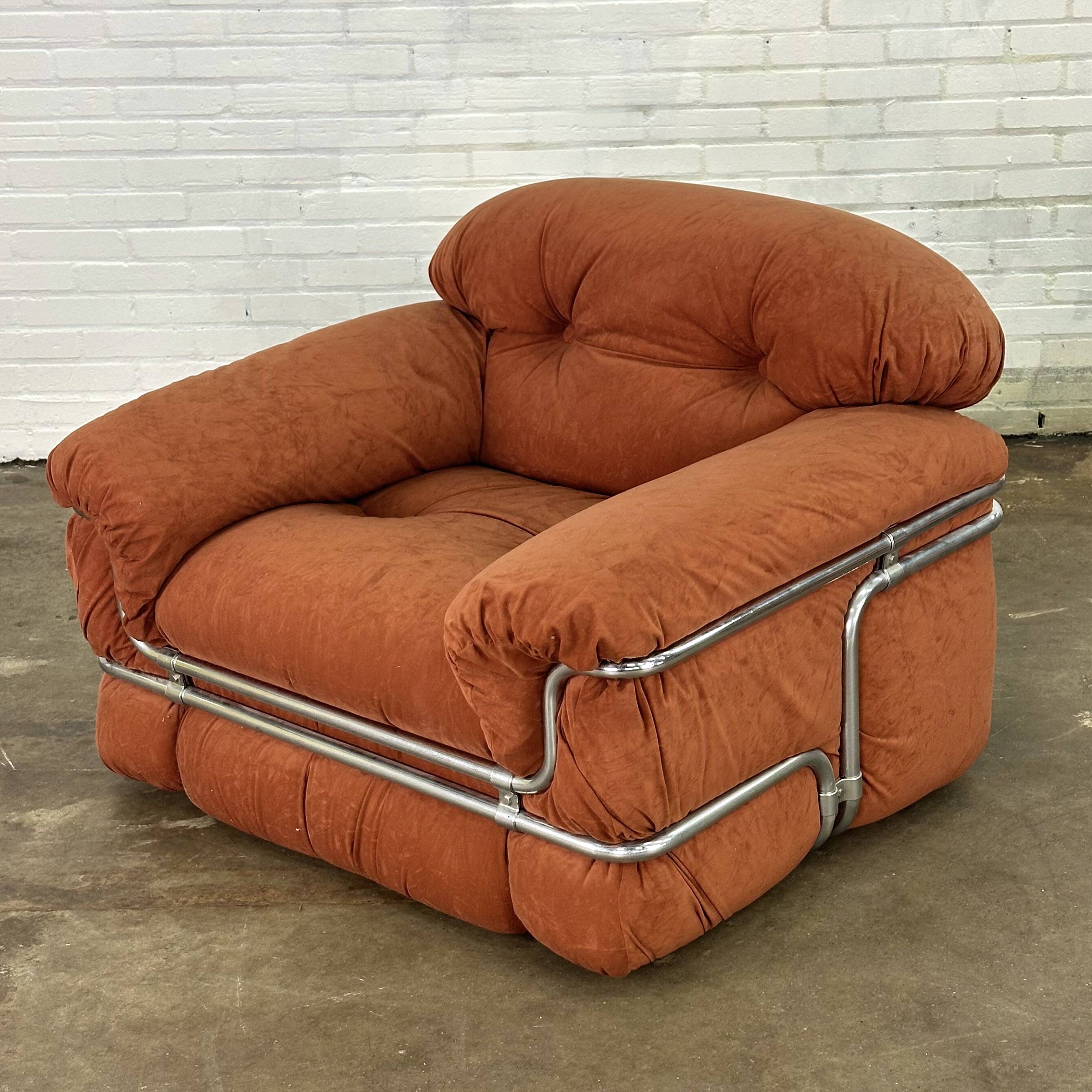 Fauteuils italiens conçus par Adriano Piazzesi