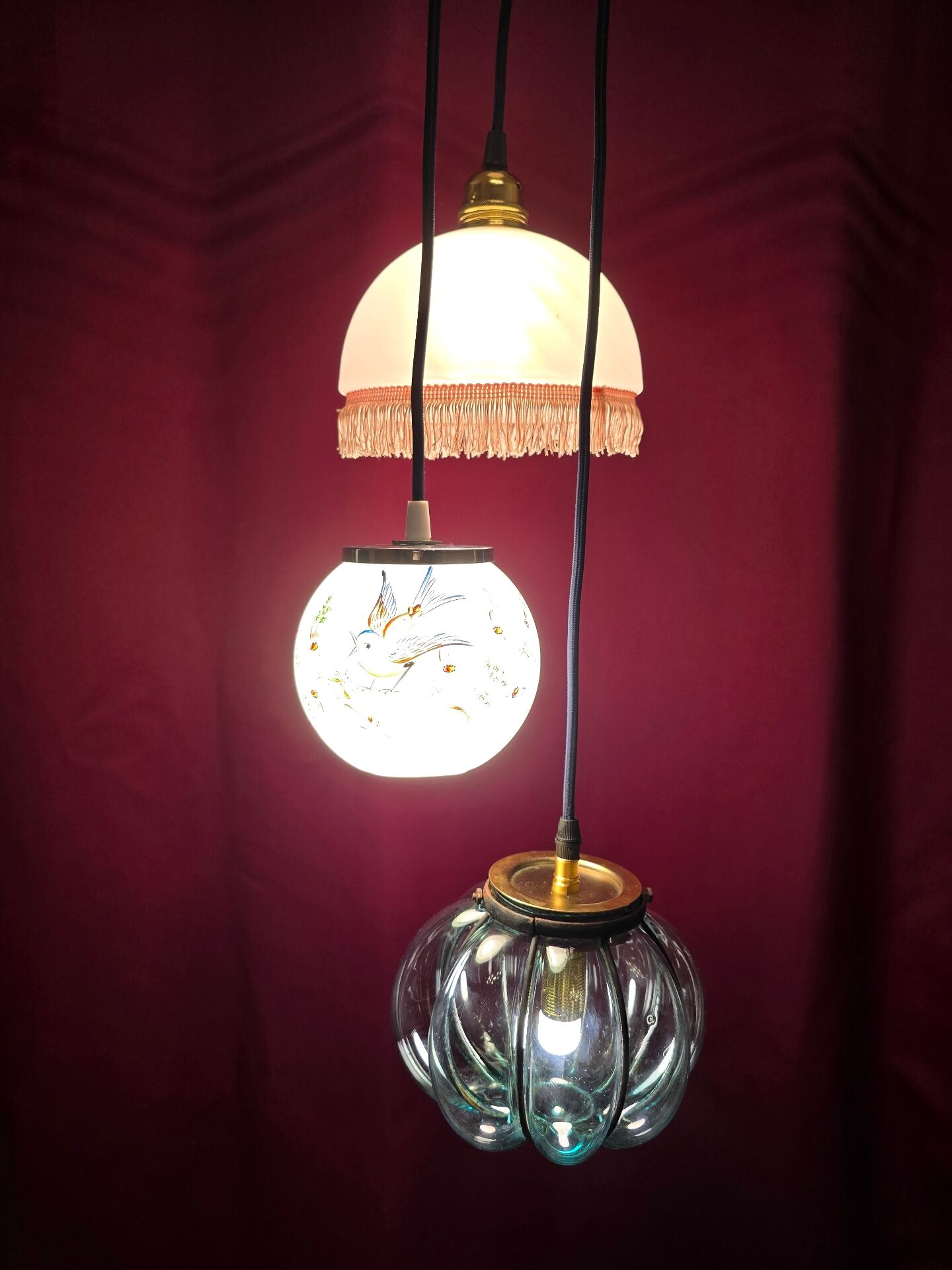 Suspension cascade triple globes anciens verre et opaline