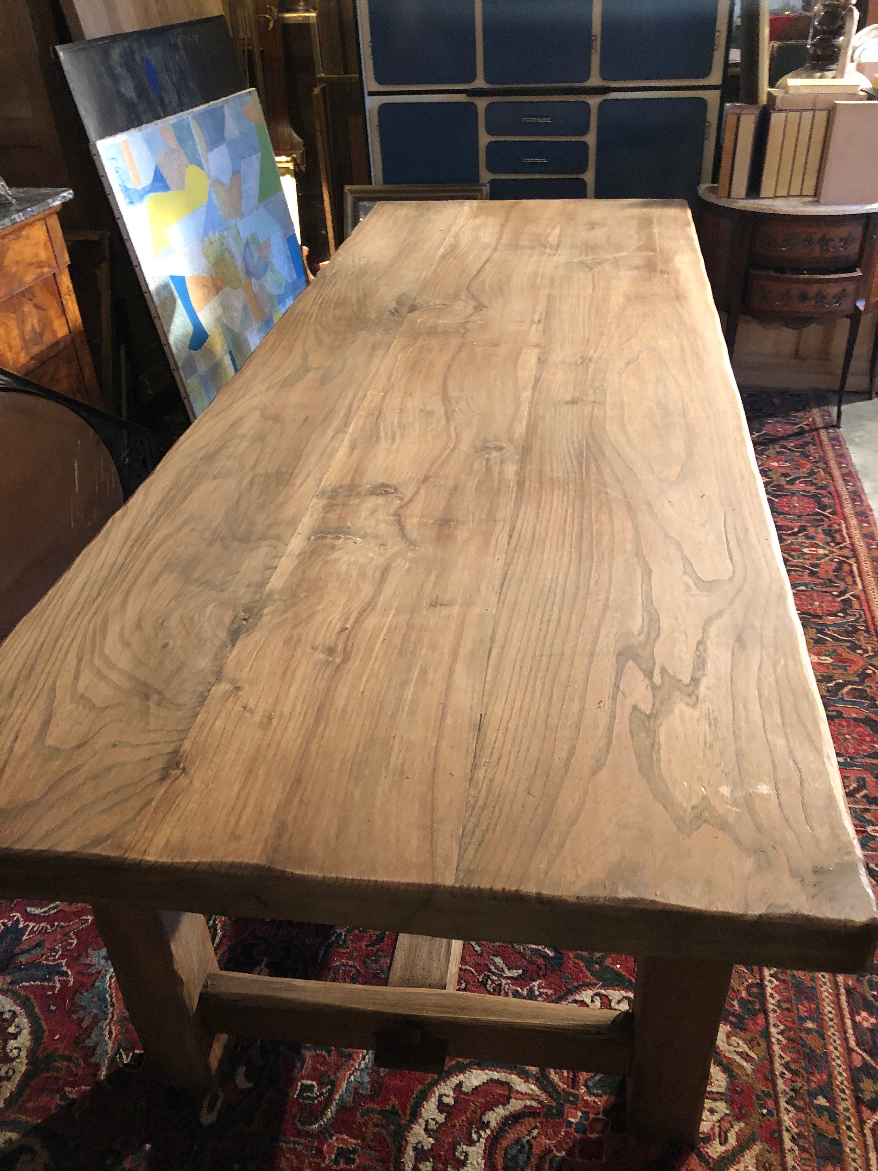 Massif oak farm table