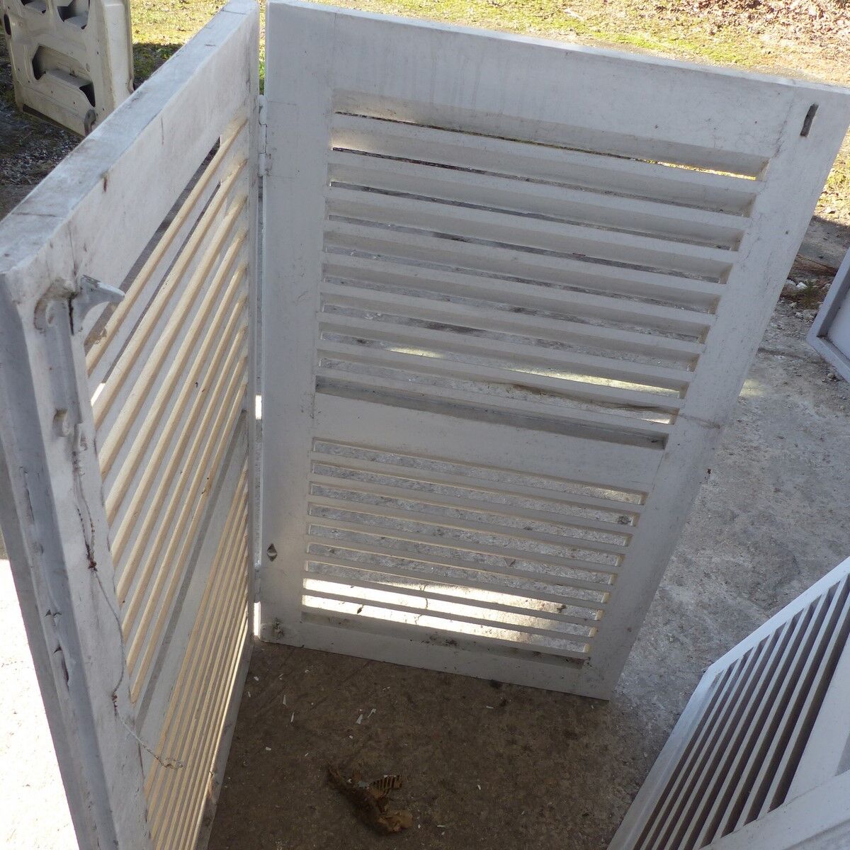 L 148 x H 123 cm wooden louvered shutters 2 swings