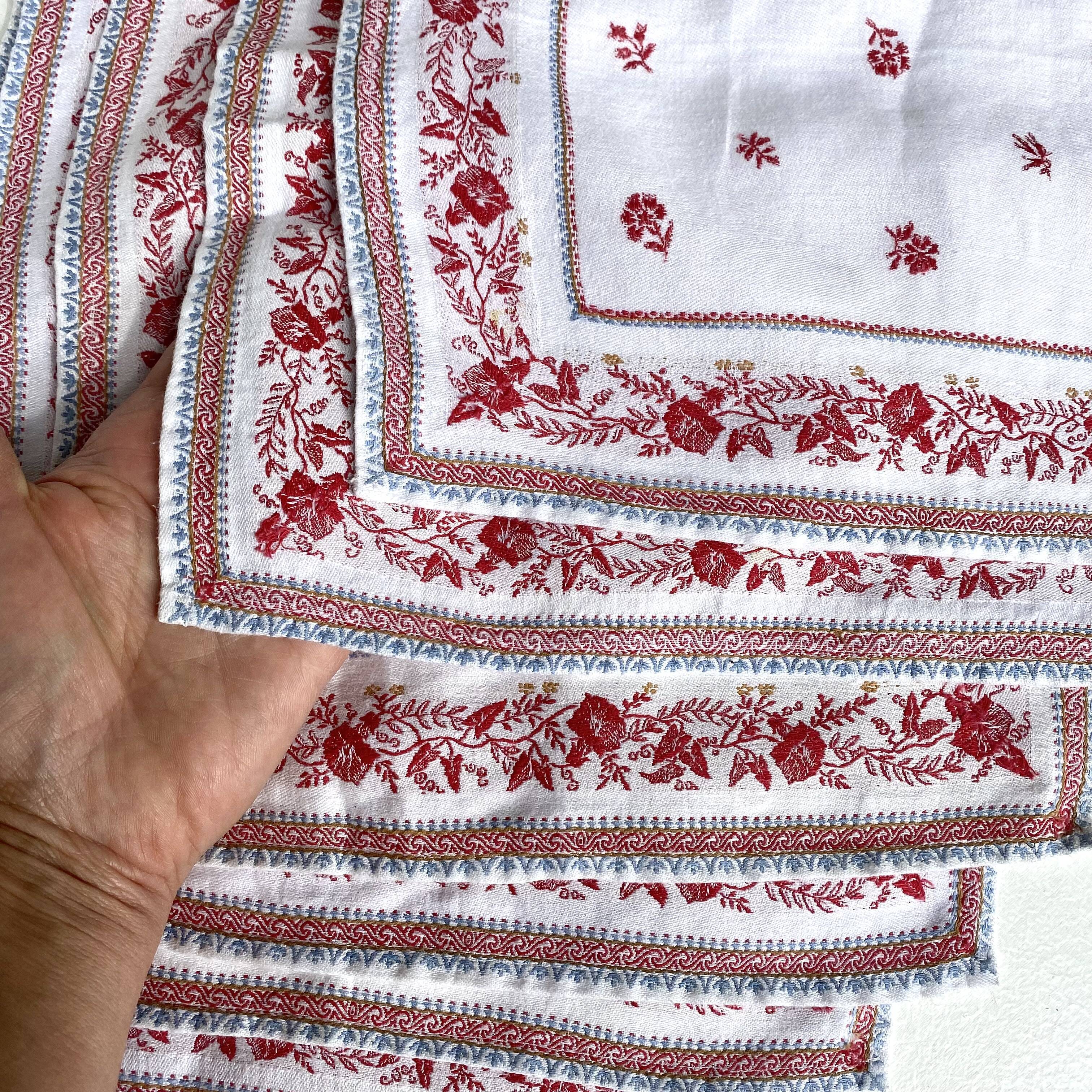 Serviettes de table anciennes brodées en coton