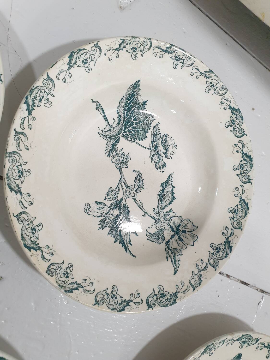 8 Saint Amand des Eaux soup plates