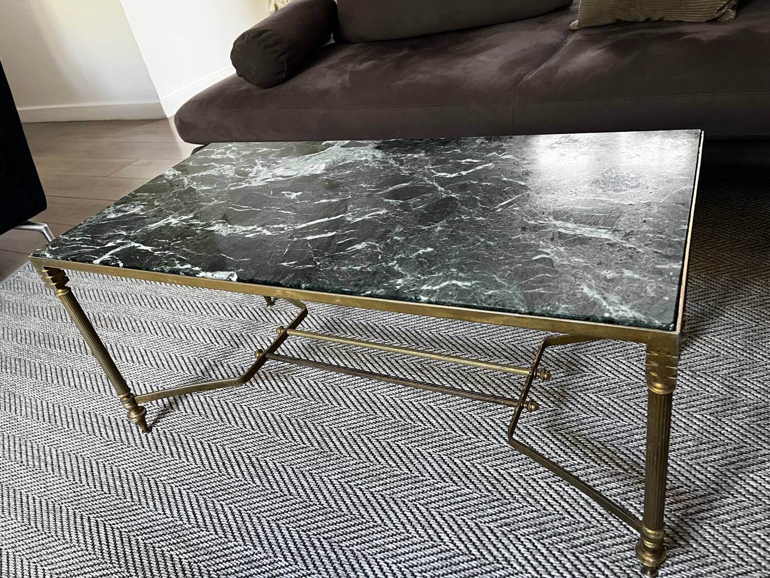 Art Deco coffee table in green marble – An elegant and refined piece.