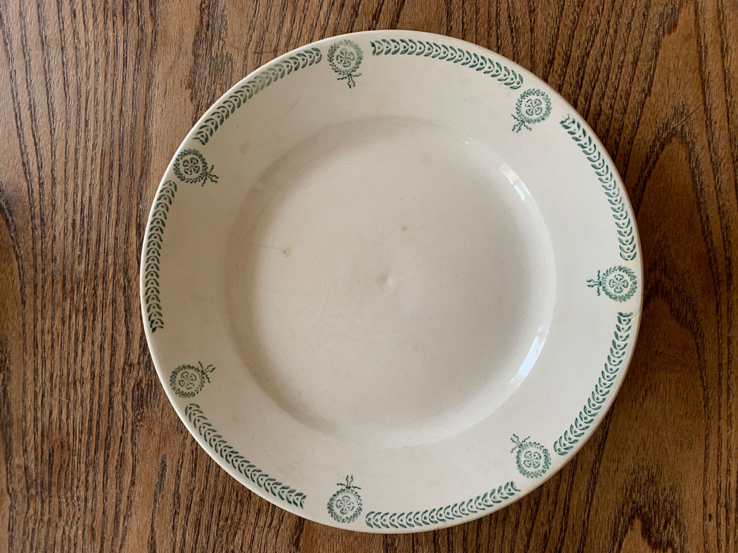 Assiette en céramique ancienne