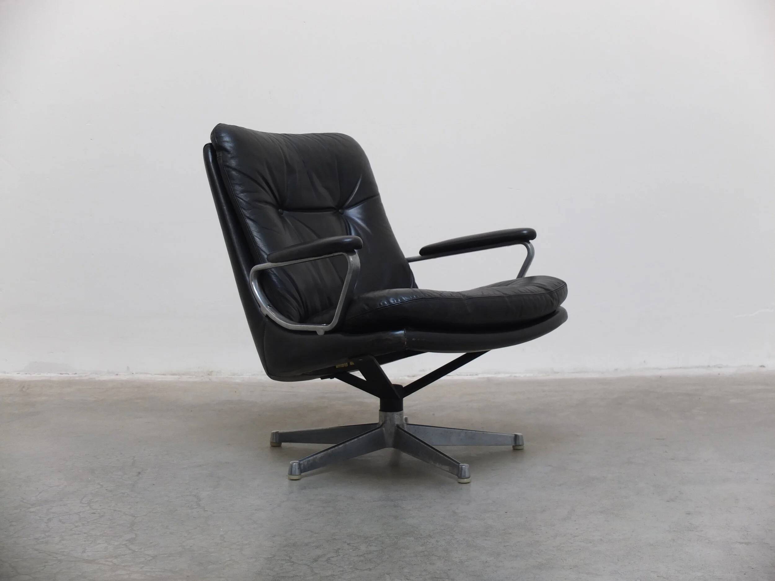 'Gentilina' swivel lounge chair by André Vandenbeuck for Strässle, 1960s