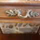Console en noyer de style Louis XV