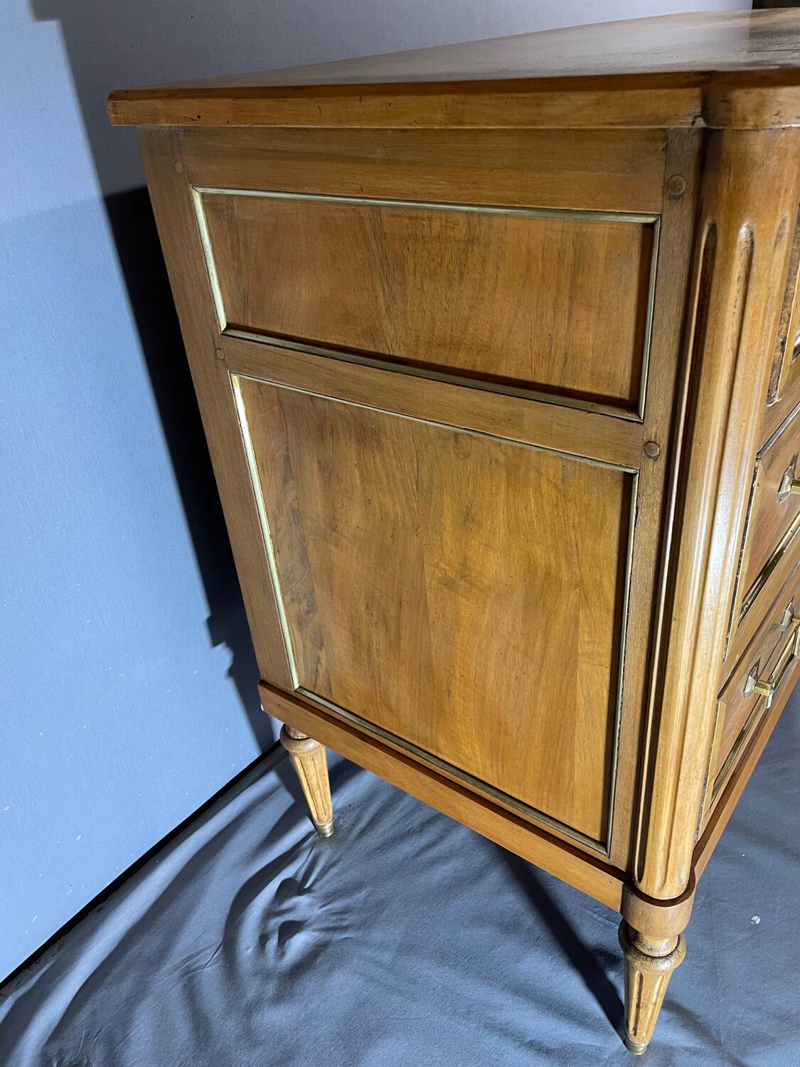 Commode de style Louis XVI