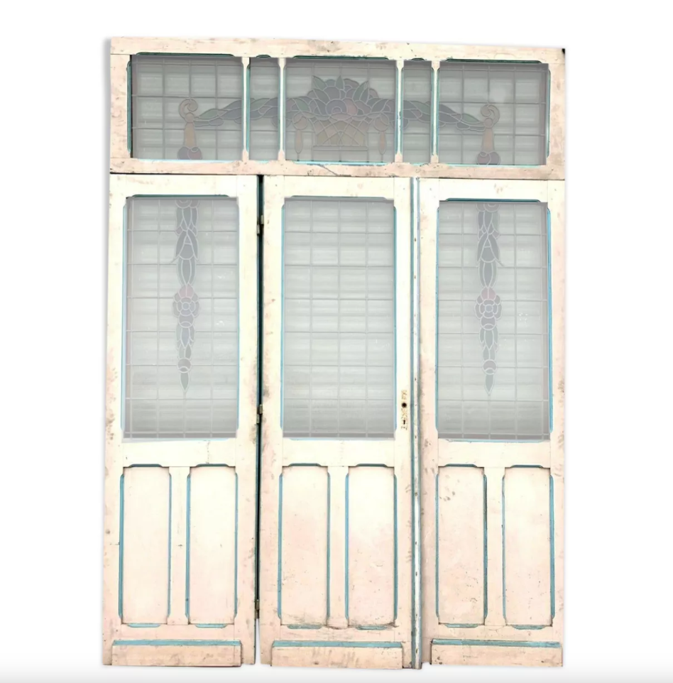 Suite de trois portes de séparation en vitrail Art Déco XX siècle