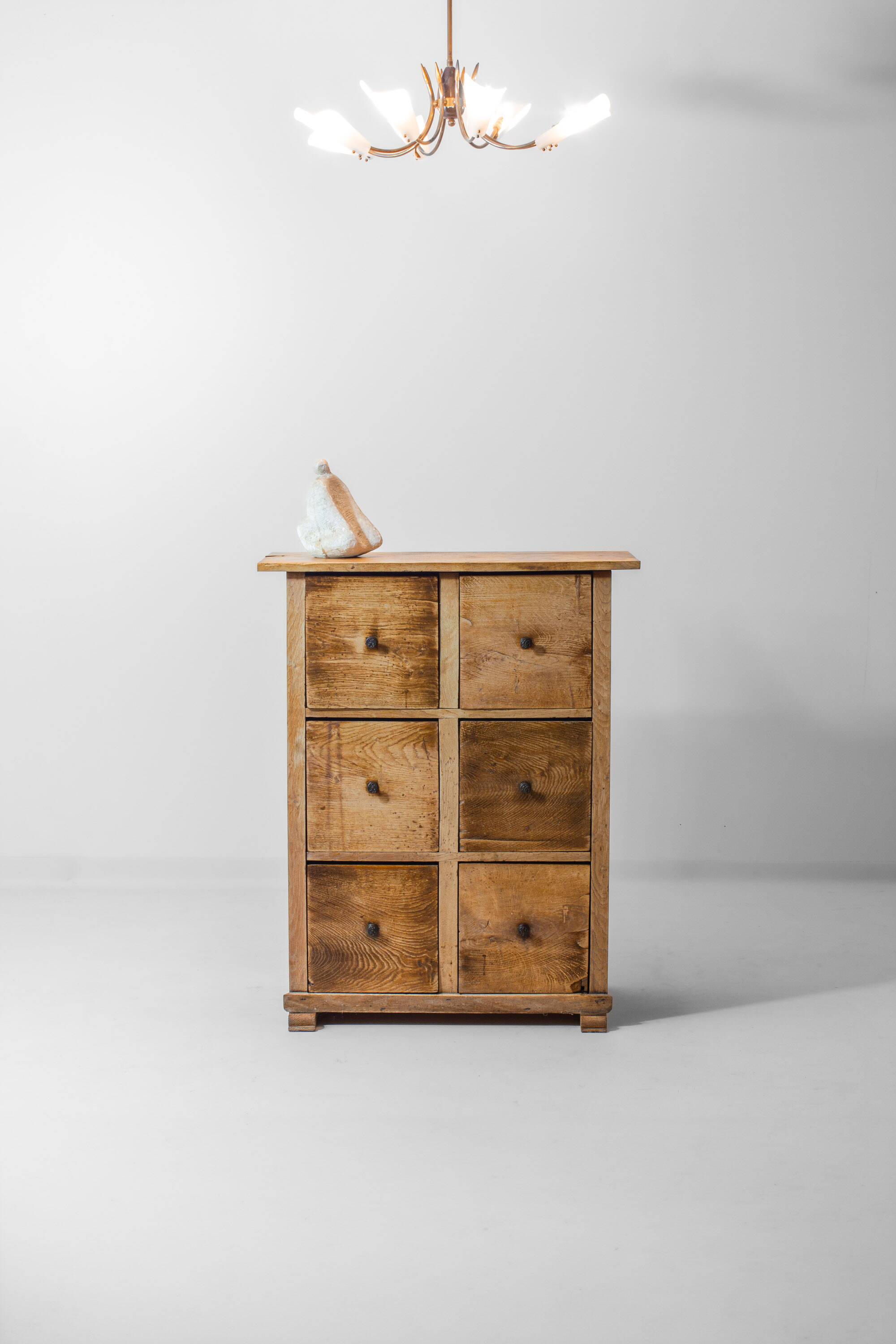 Commode rustique d'art populaire, France années 1900