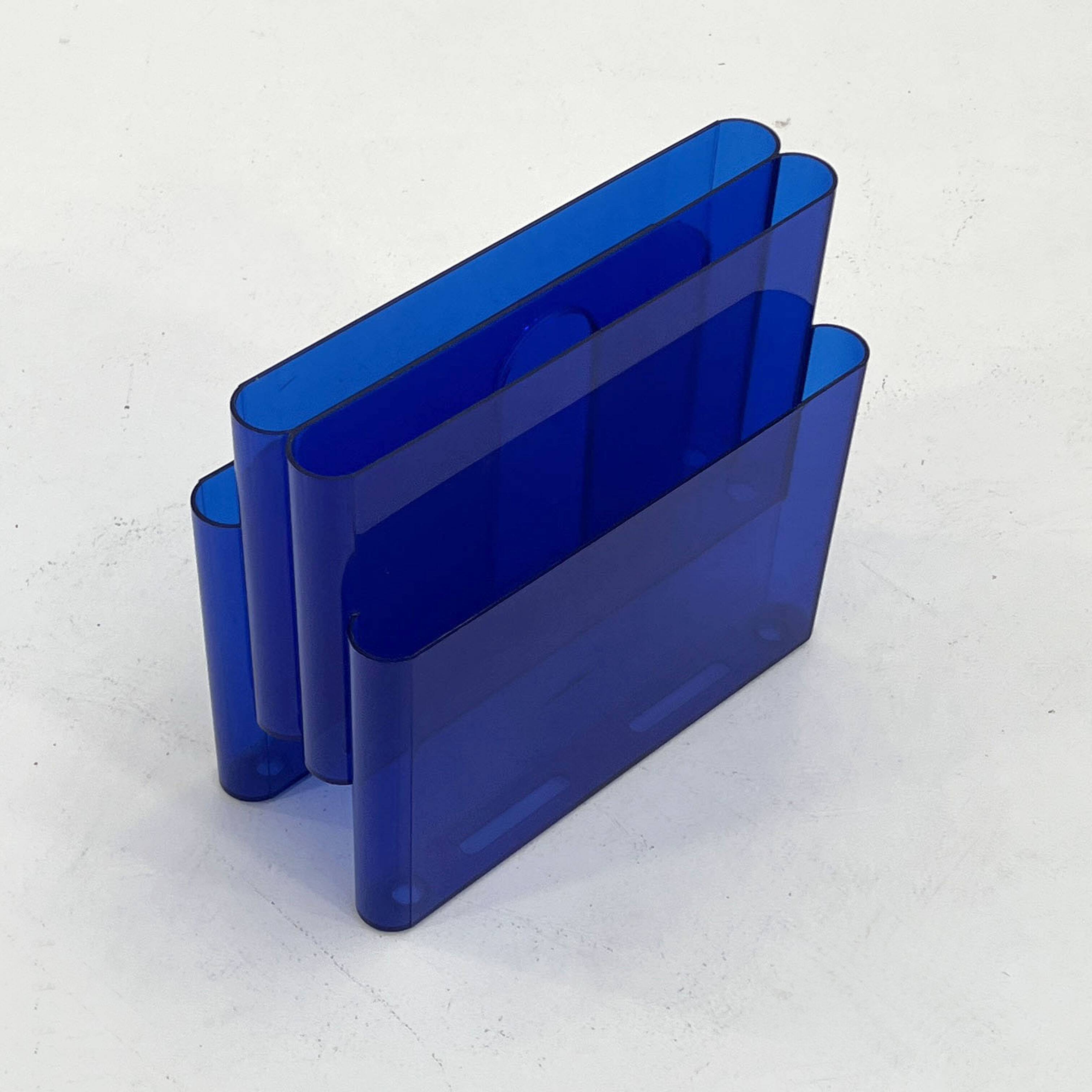 Blue transparent magazine rack by Giotto Stoppino for Kartell, 1970.