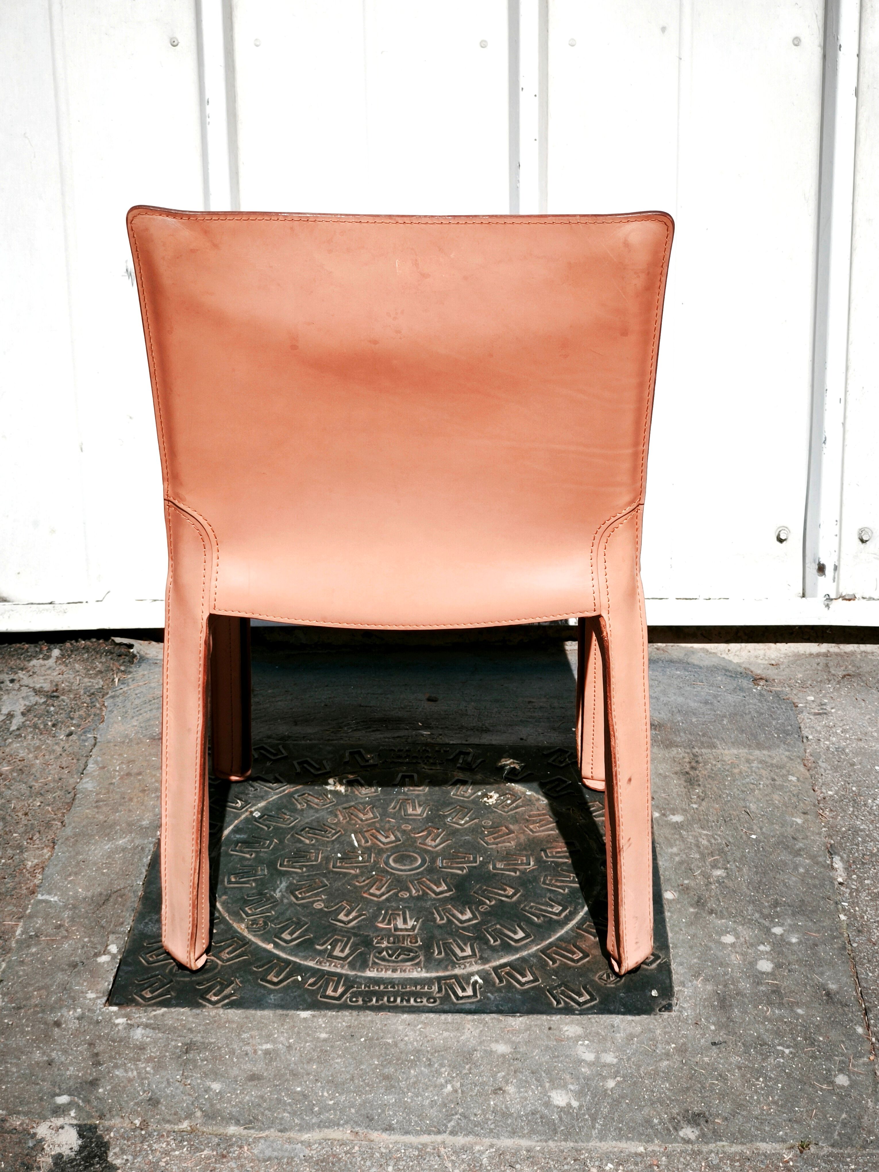 Suite de 4 chaises CAB412 Mario Bellini