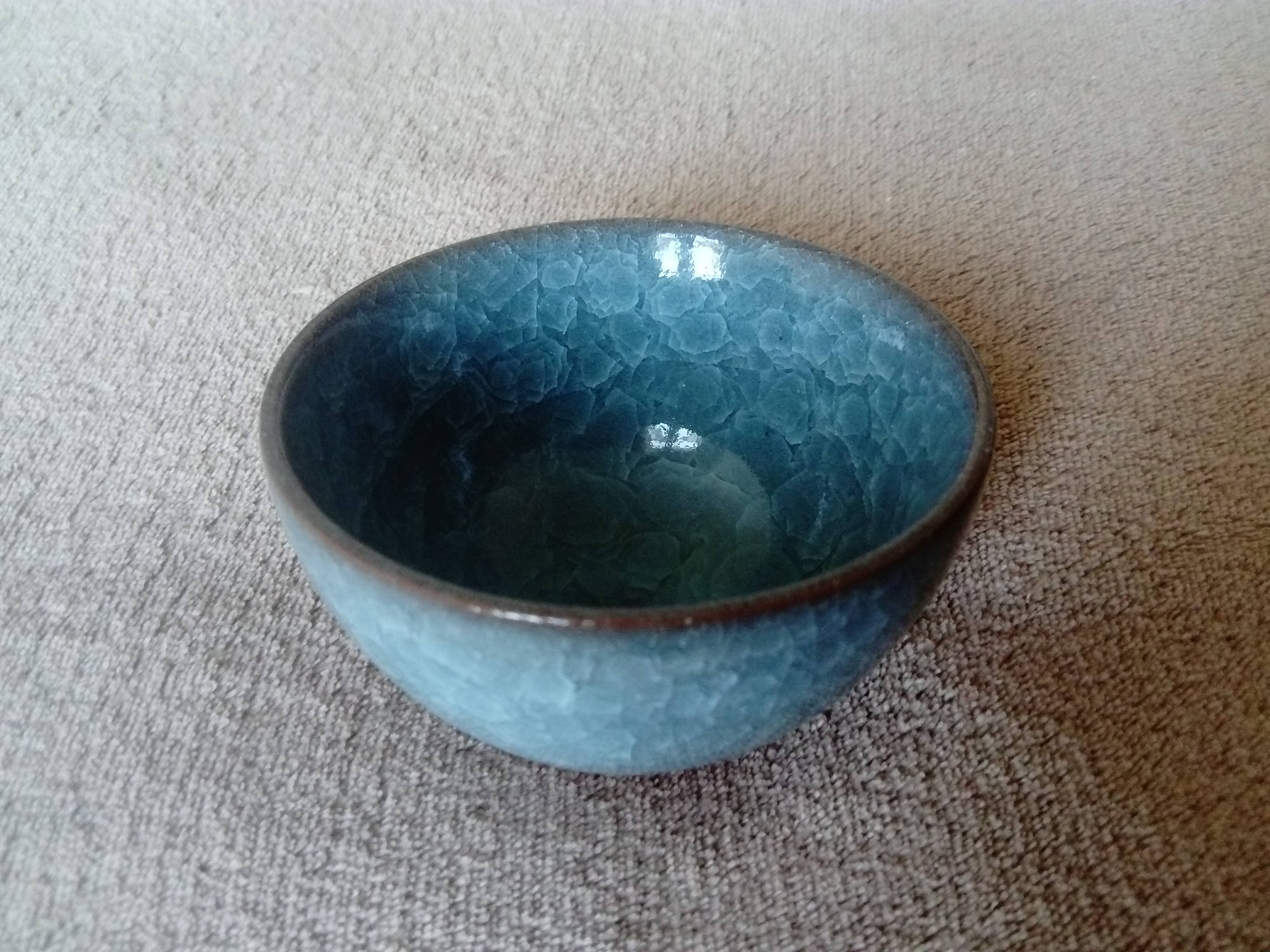 Set of 2 japanese blue cracked glaze ceramic tea bowls