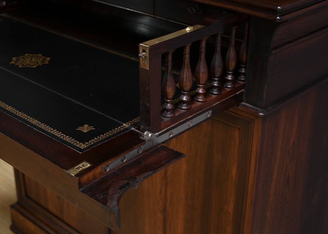 Small Rosewood Display Cabinet – Part 2 of the 19th Century