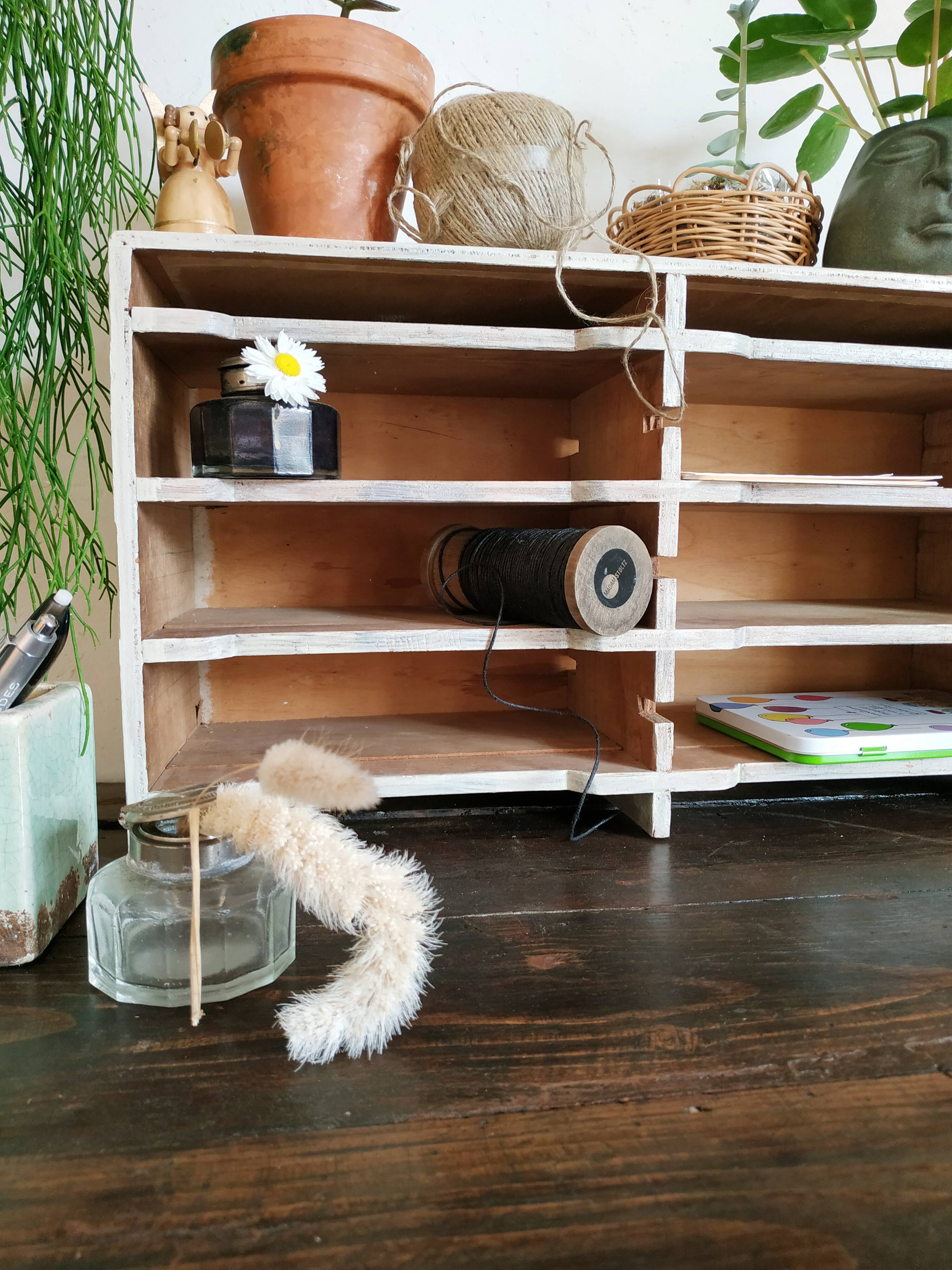 Wooden locker, oldtier shelf