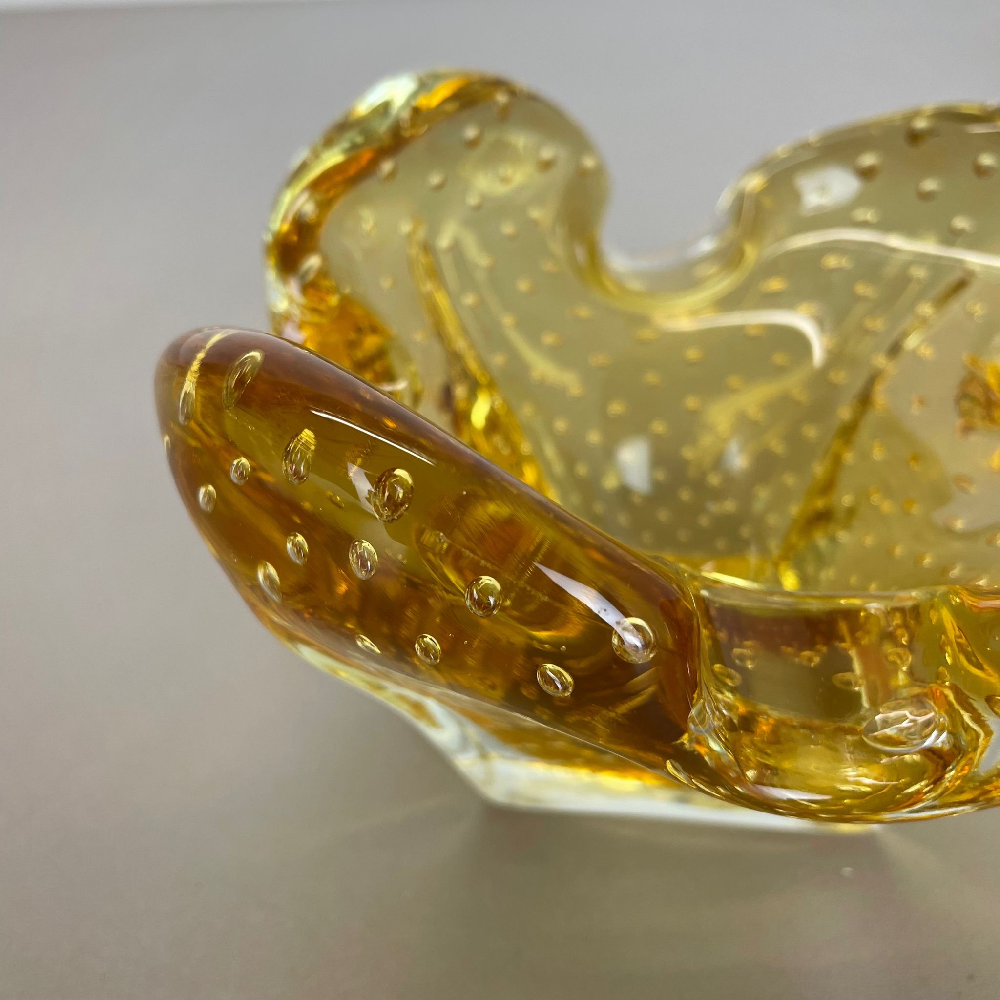 Murano Glass "Honey Bubble" Bowl Element Shell Ashtray Murano, Italy, 1970s