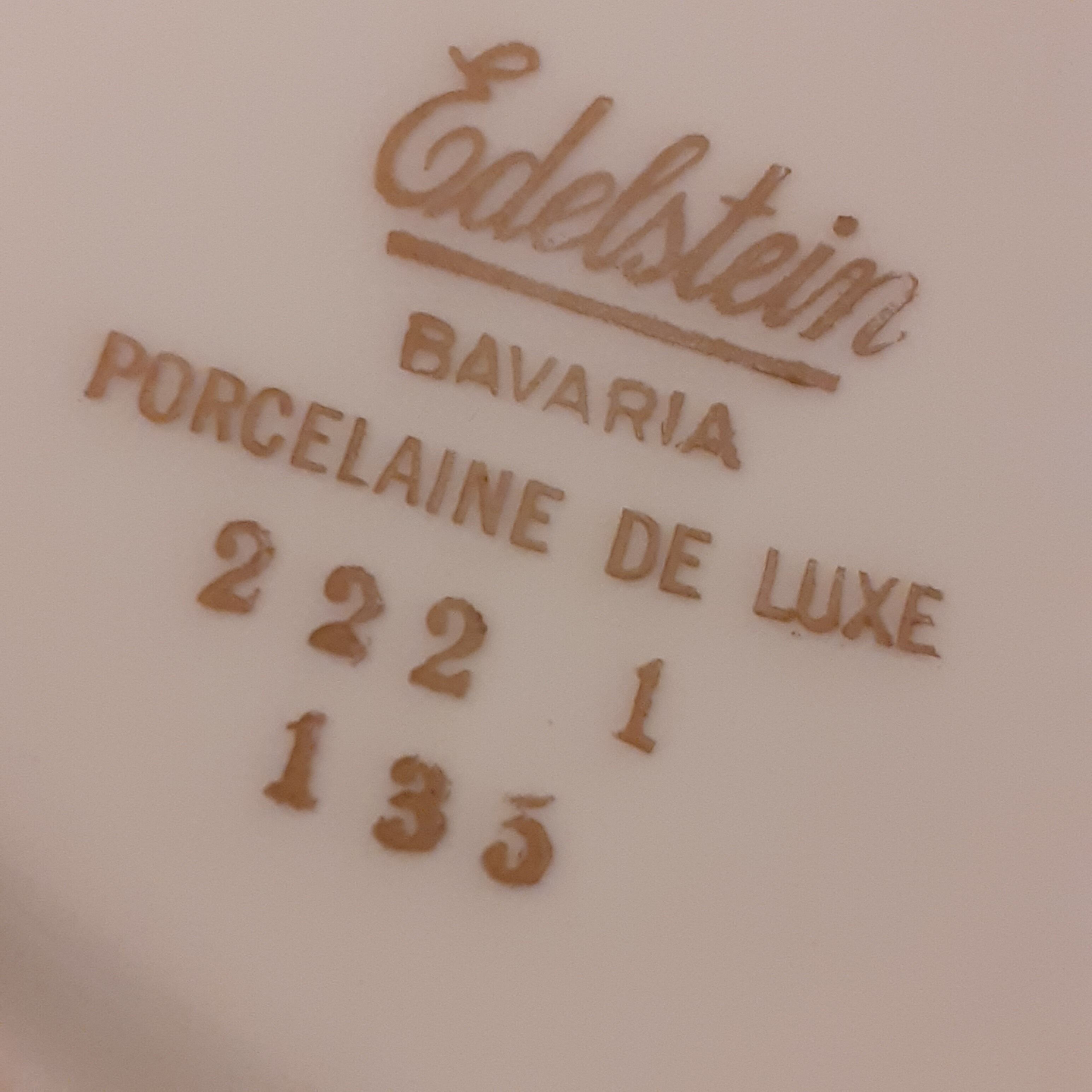 Cake or fruit display