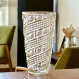 Glass vase with diamond point and spiral decoration