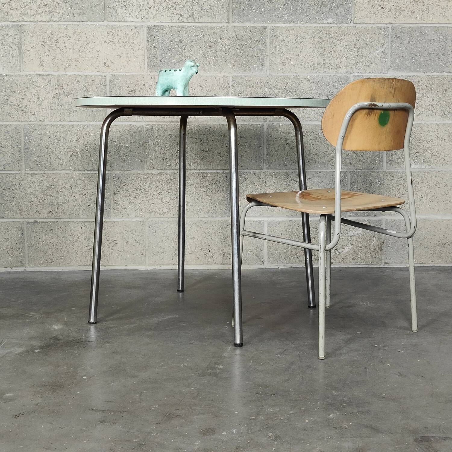 Round water green formica table 1960