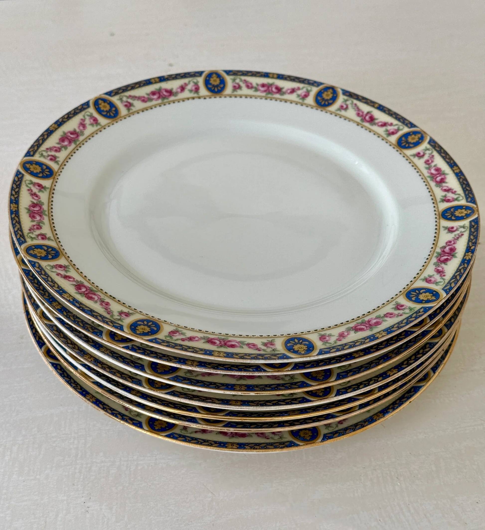Set of 7 flat plates in Limoges porcelain