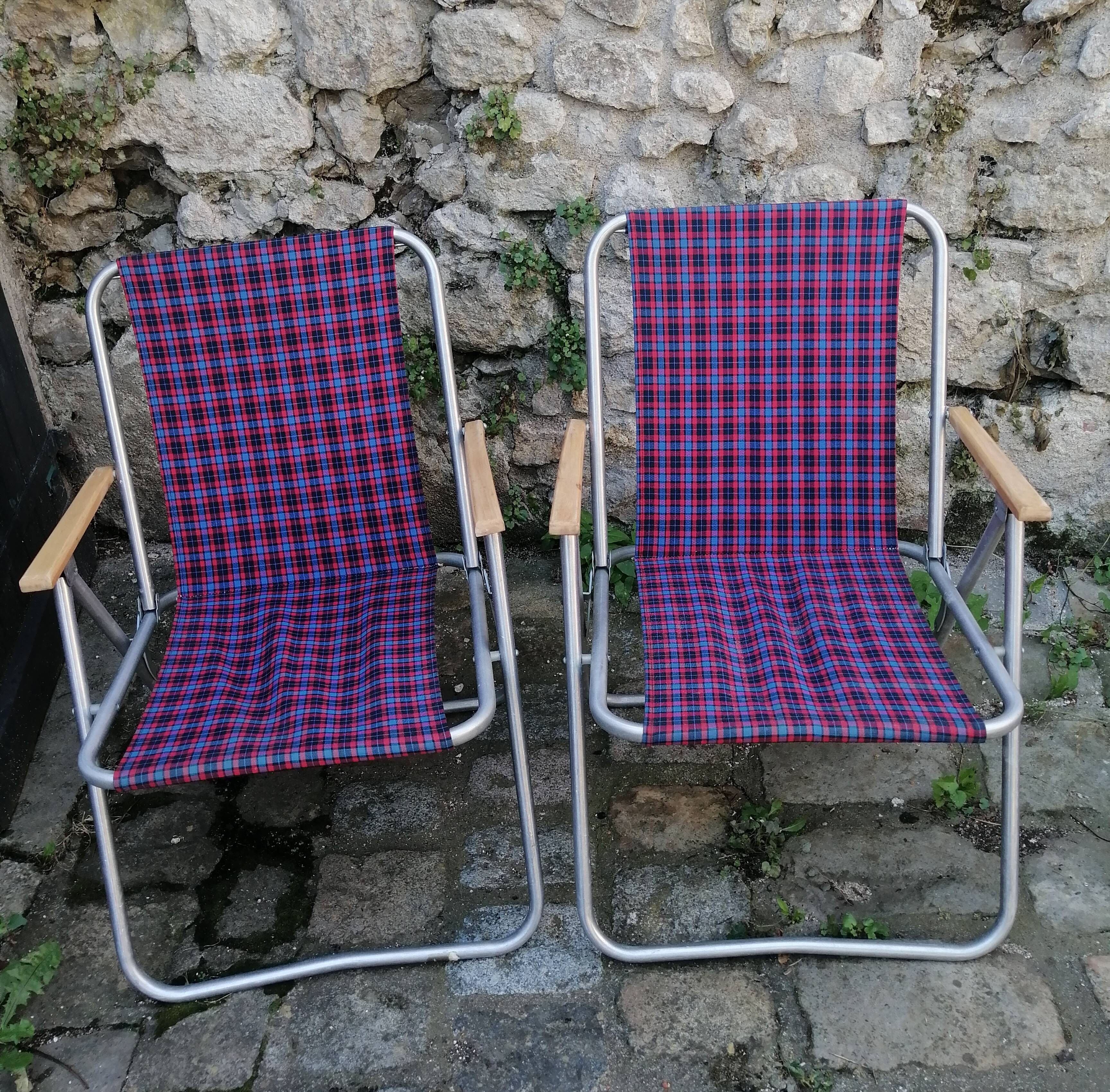 Duo of folding chairs 70s