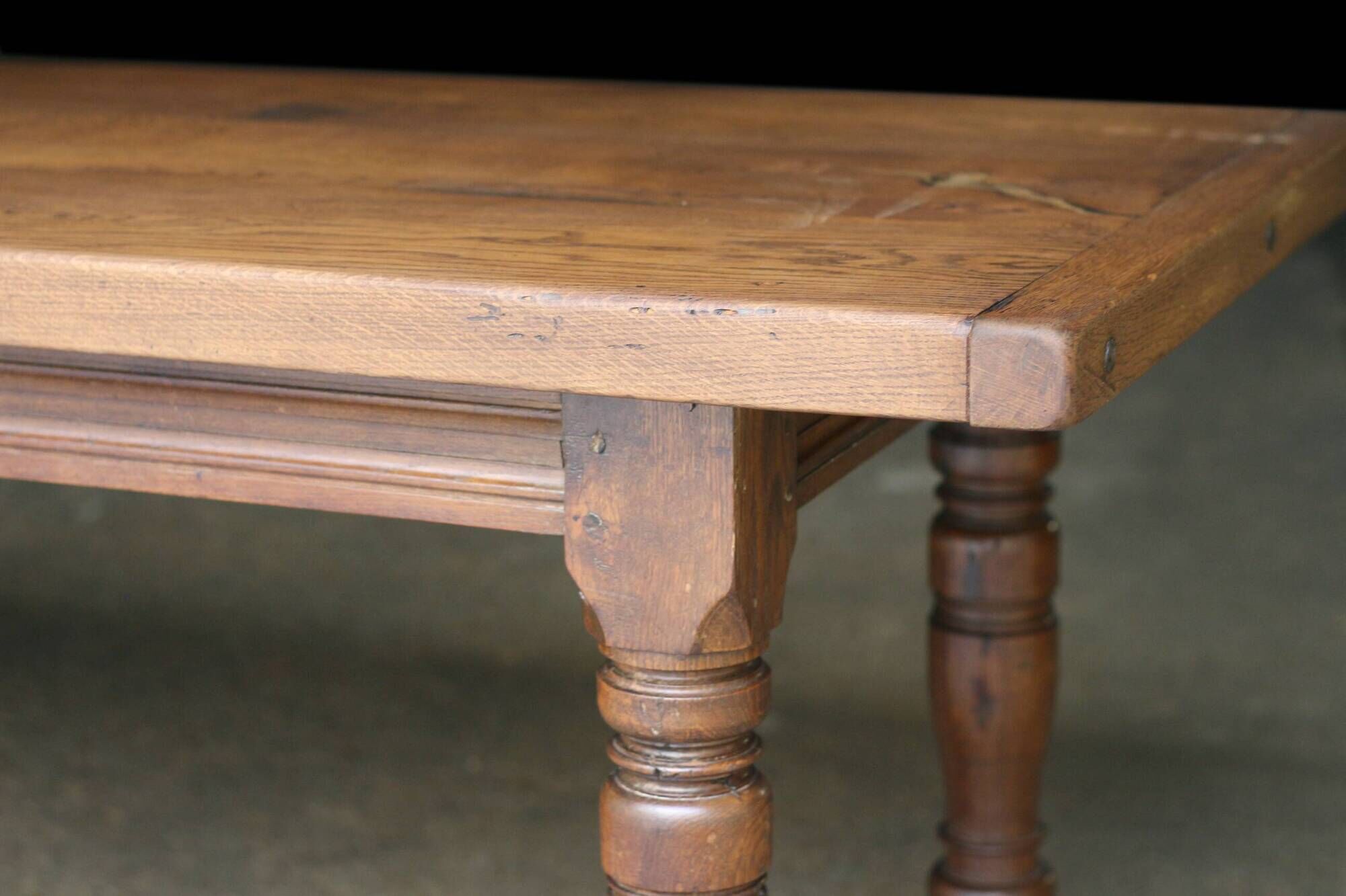 Superbe table de monastère en chêne massif, vers 1800.