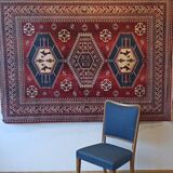 Wall rug with oriental patterns.