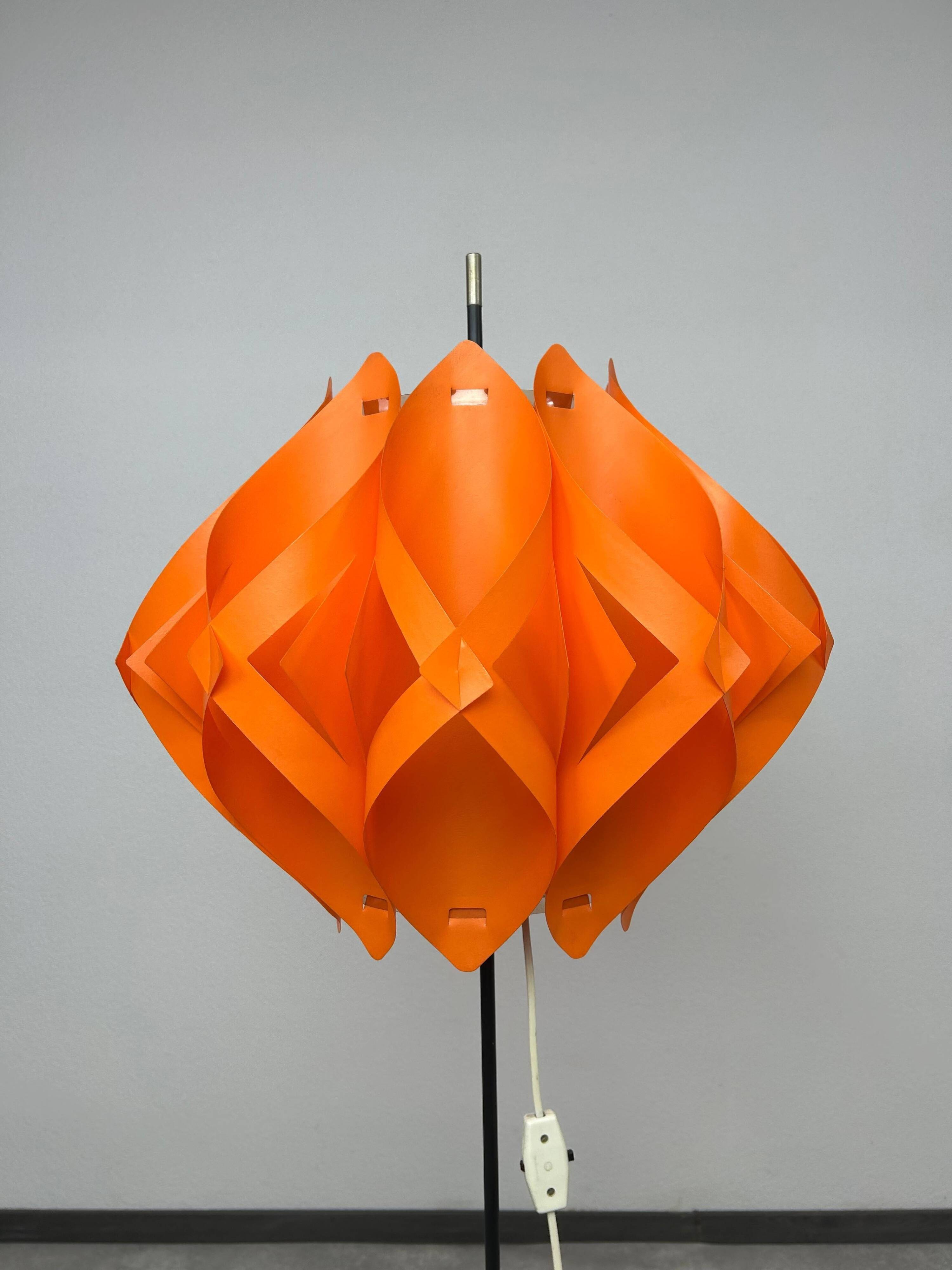 Lampadaire orange de Havlova Milanda Vest Leuchten