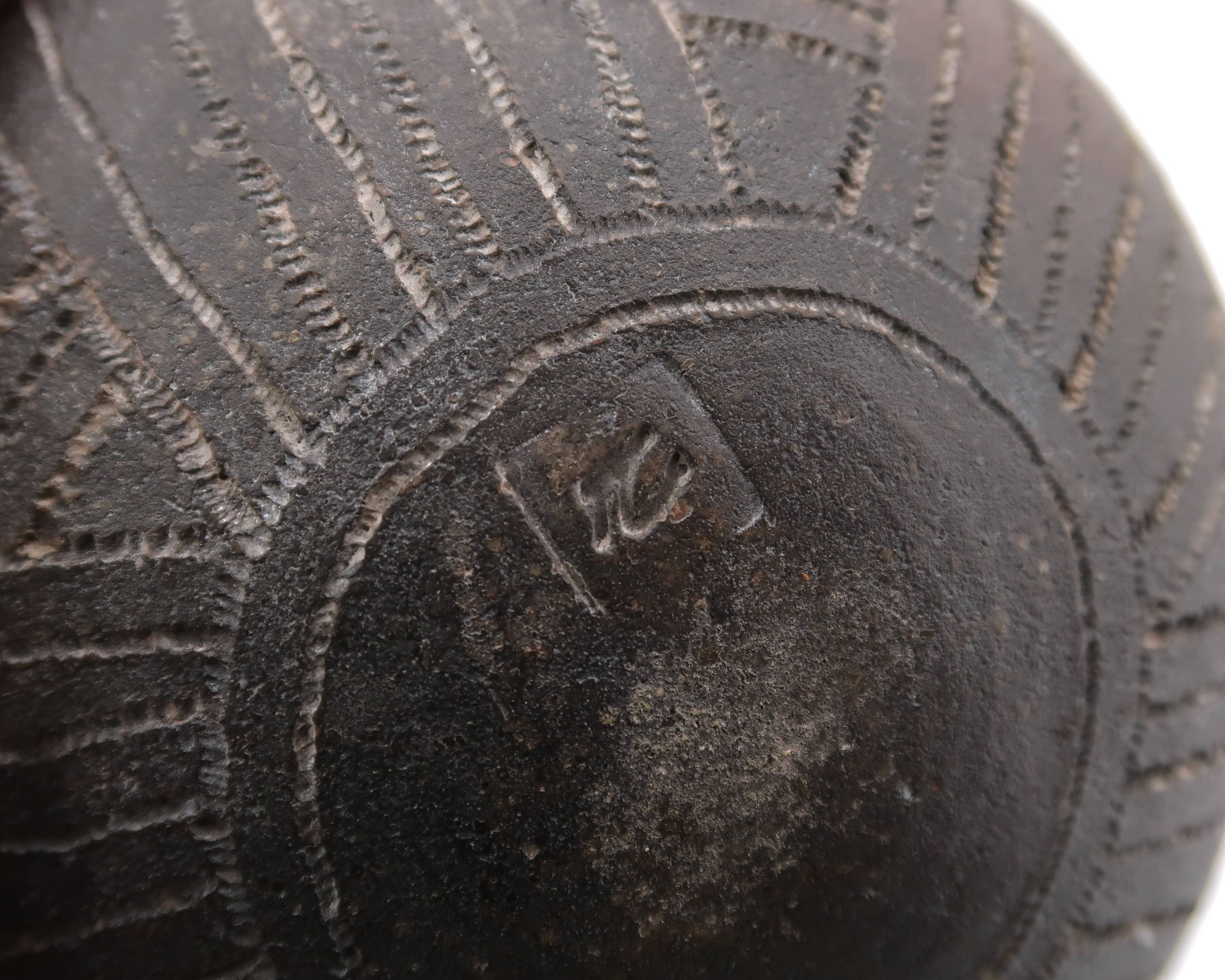 Empty tumbler pocket in ceramic by Brigitte Marionneau