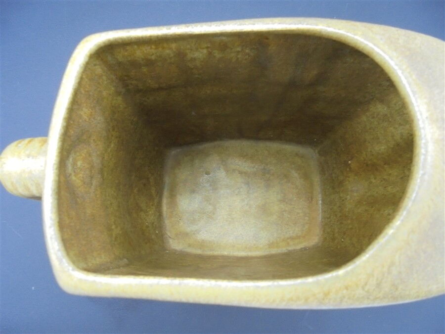 Sandstone pitcher