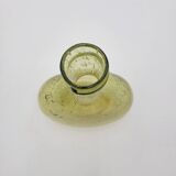 Vase en verre bullé vert