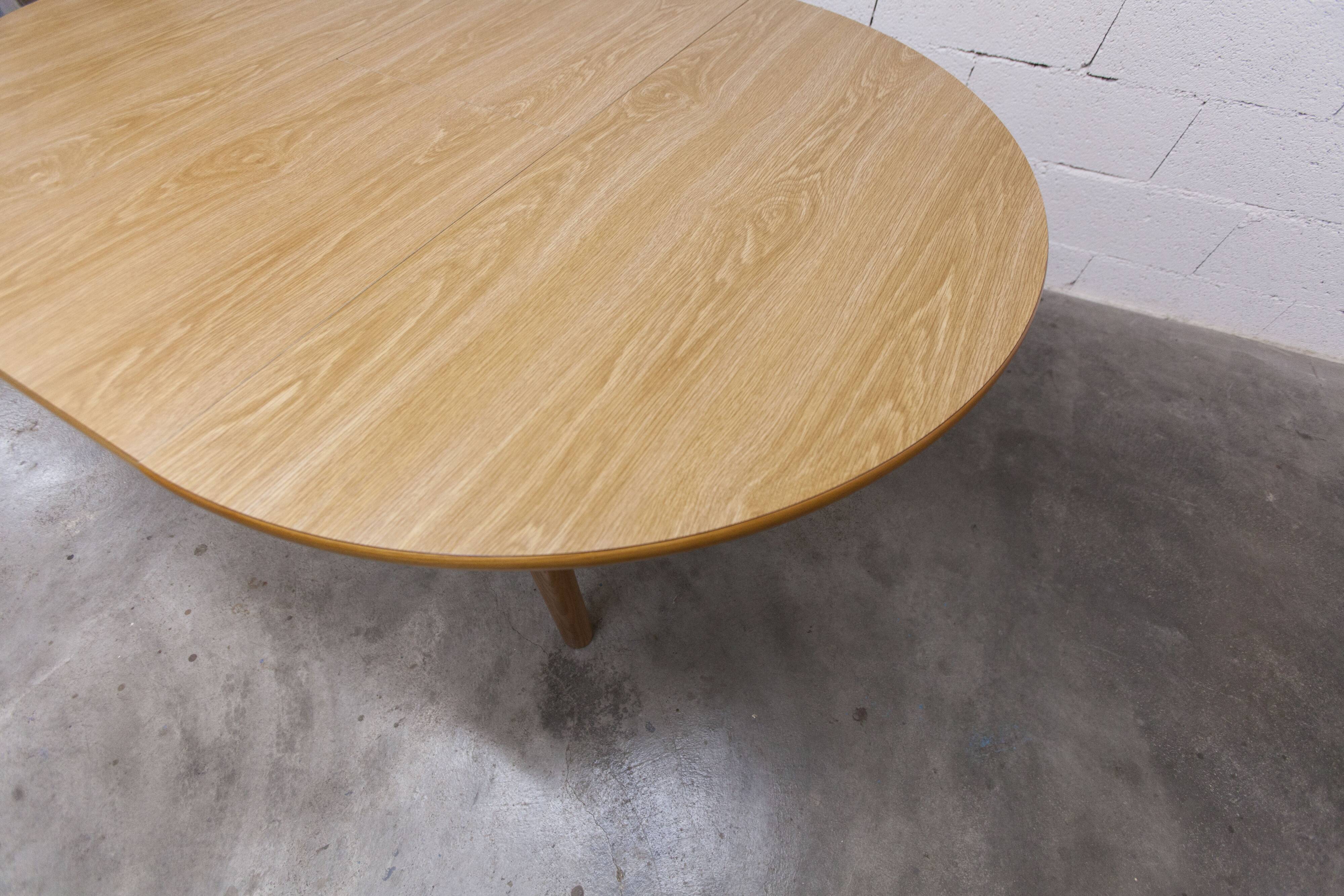 Danish ensemble transformable table 114 cm / 154 + 4 modernist chairs from the 1970s.