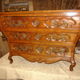 Commode dite "Tombeau" époque Régence de la fin du XVII siècle en merisier massif
