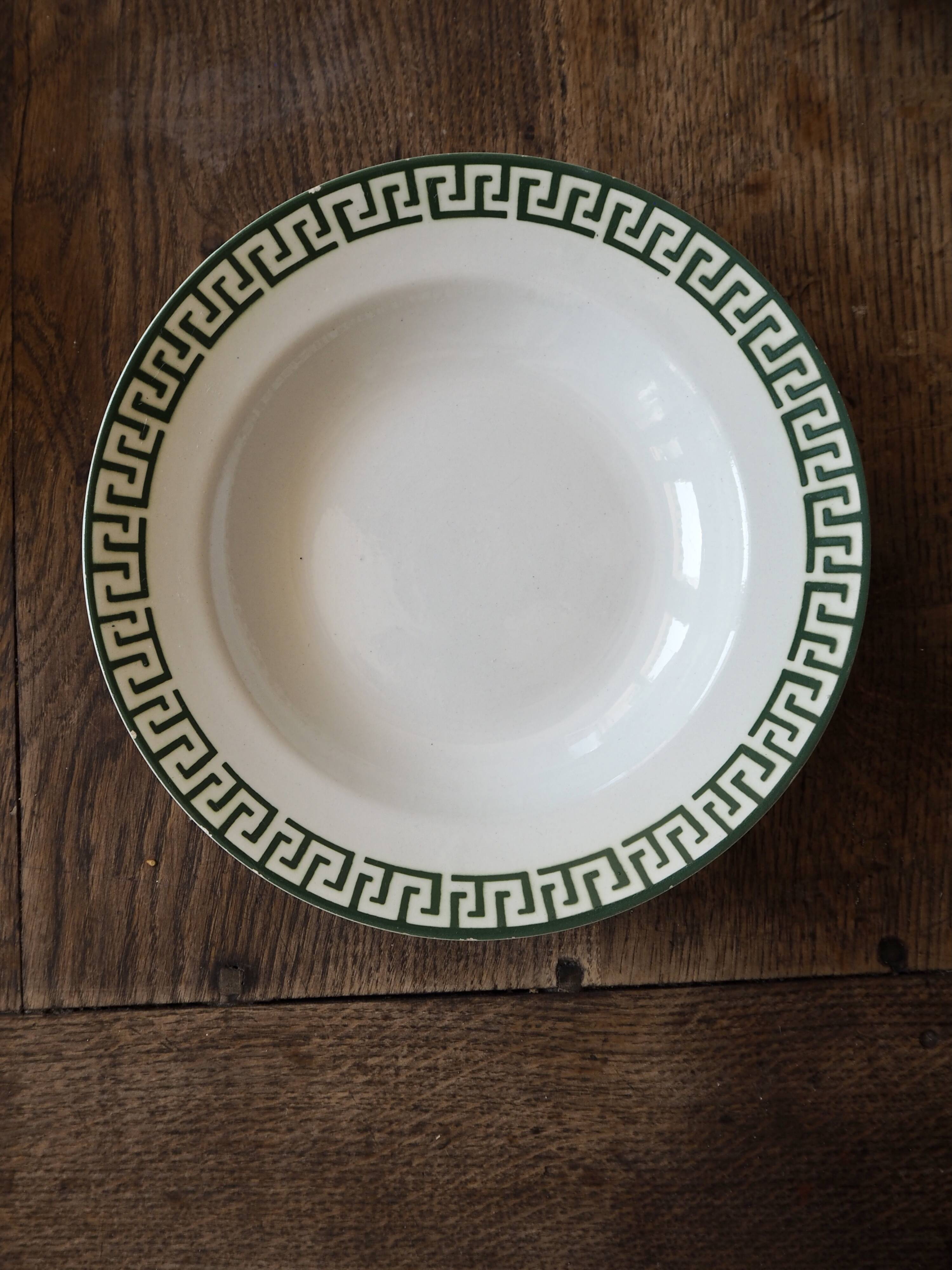 Set of 12 green patterned soup plates, Badonviller earthenware