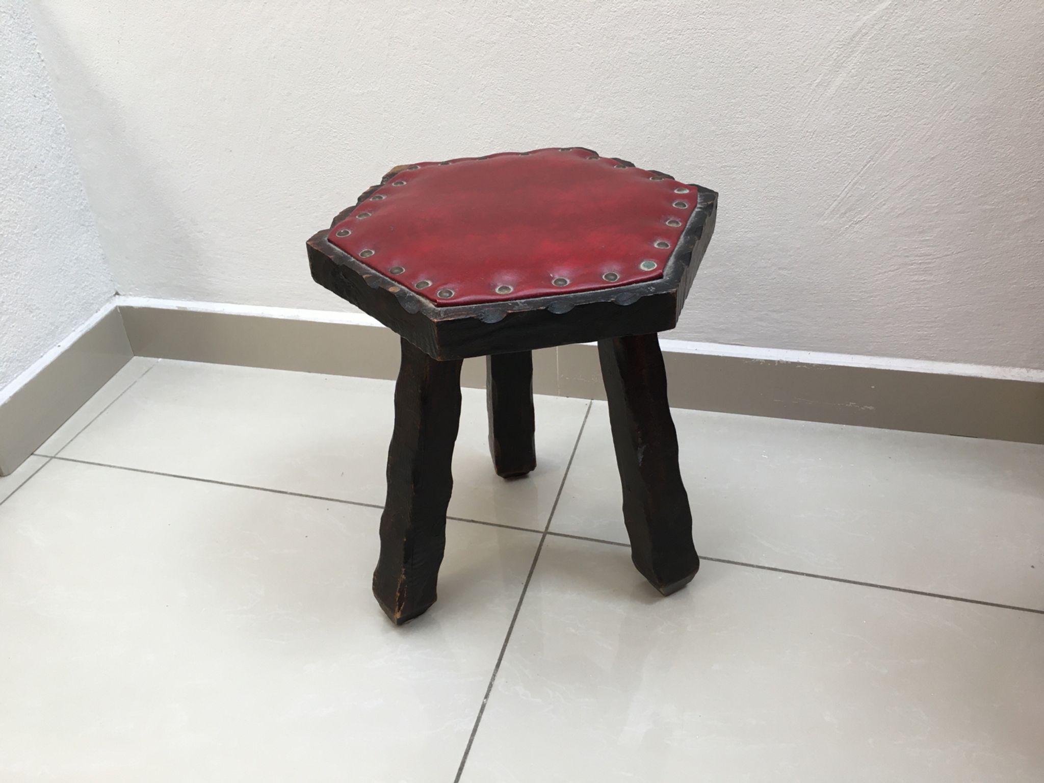 Tabouret tripode espagnol