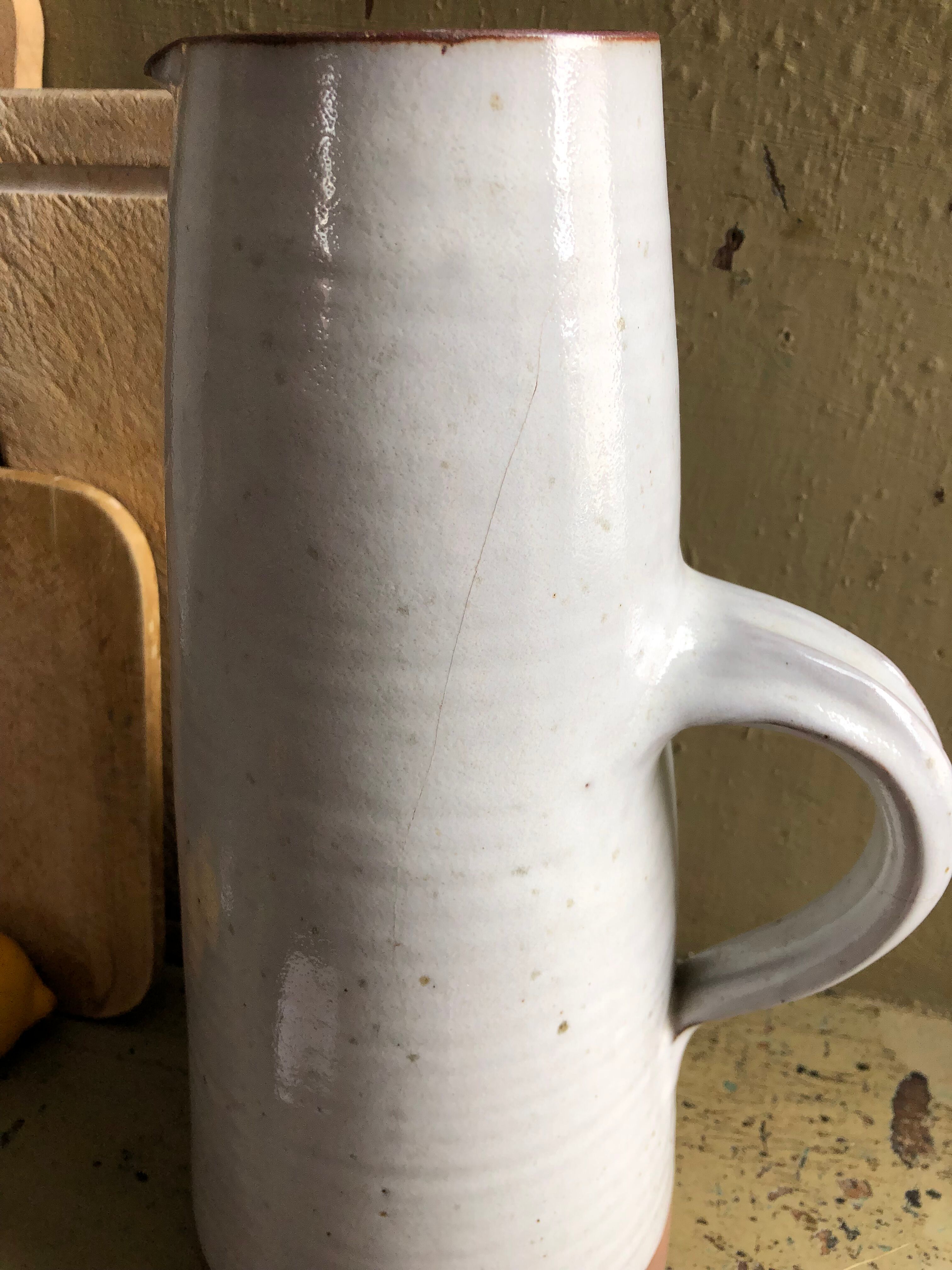 Pitcher speckled Roger Jacques