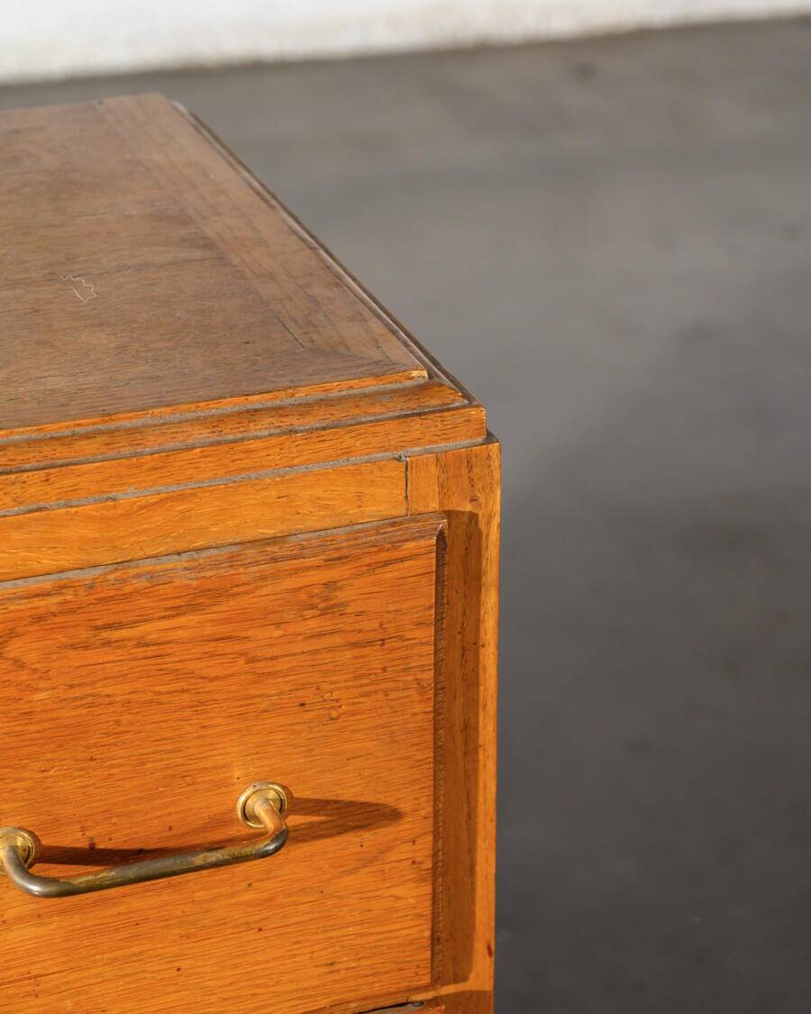 Oak chest of drawers