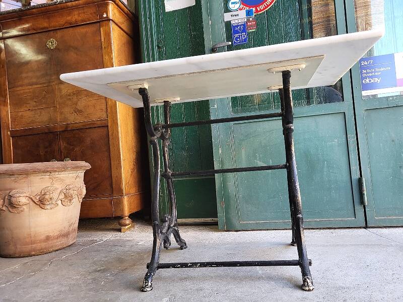 Table bistrot en marbre avec pied en fonte