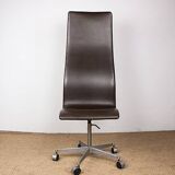 Set of 4 office chairs, leather and aluminum, Oxford/Arne Jacobsen model.