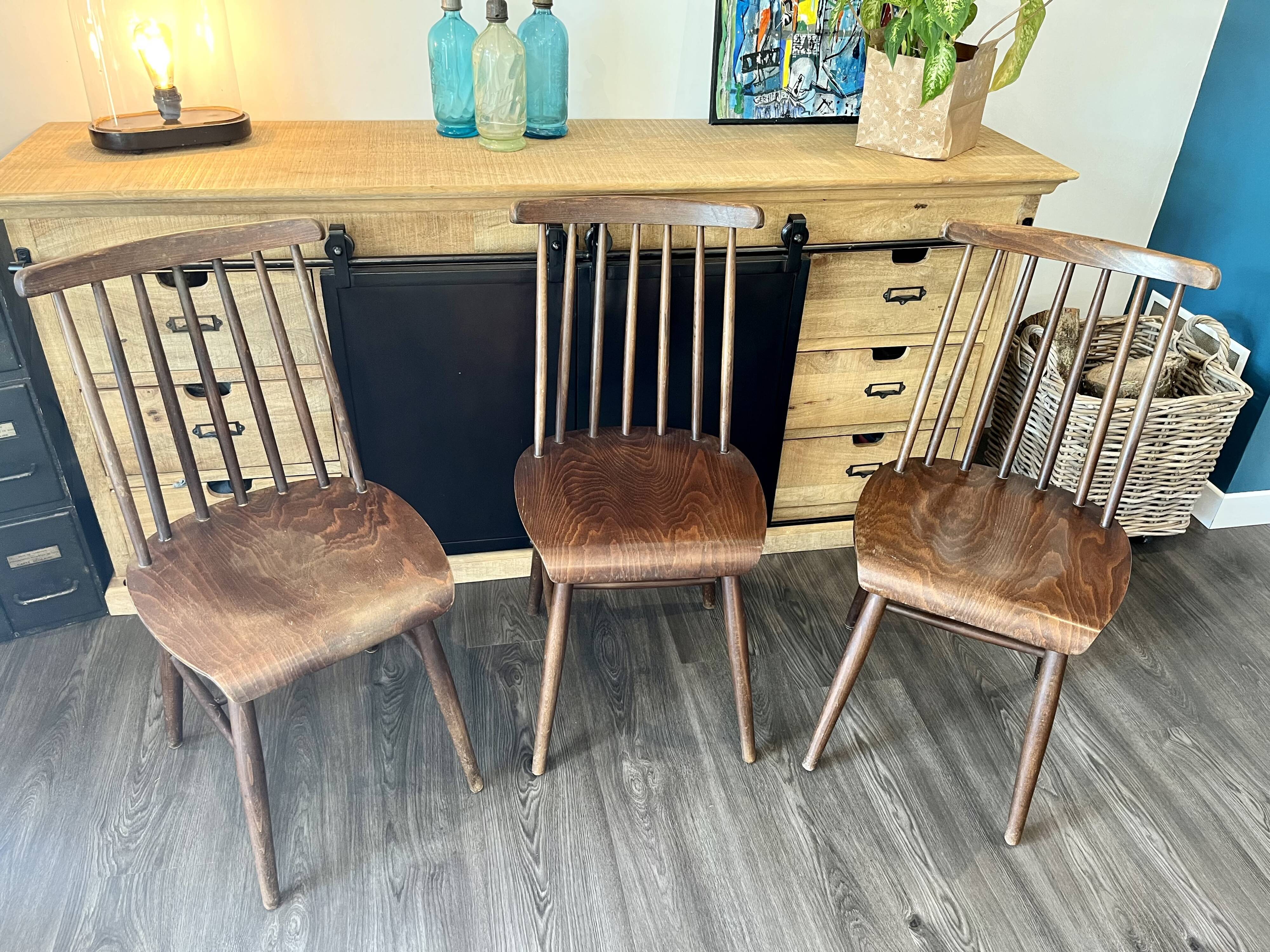 Trio de chaises bistrot fanett d'Ilmari Tapiovaara
