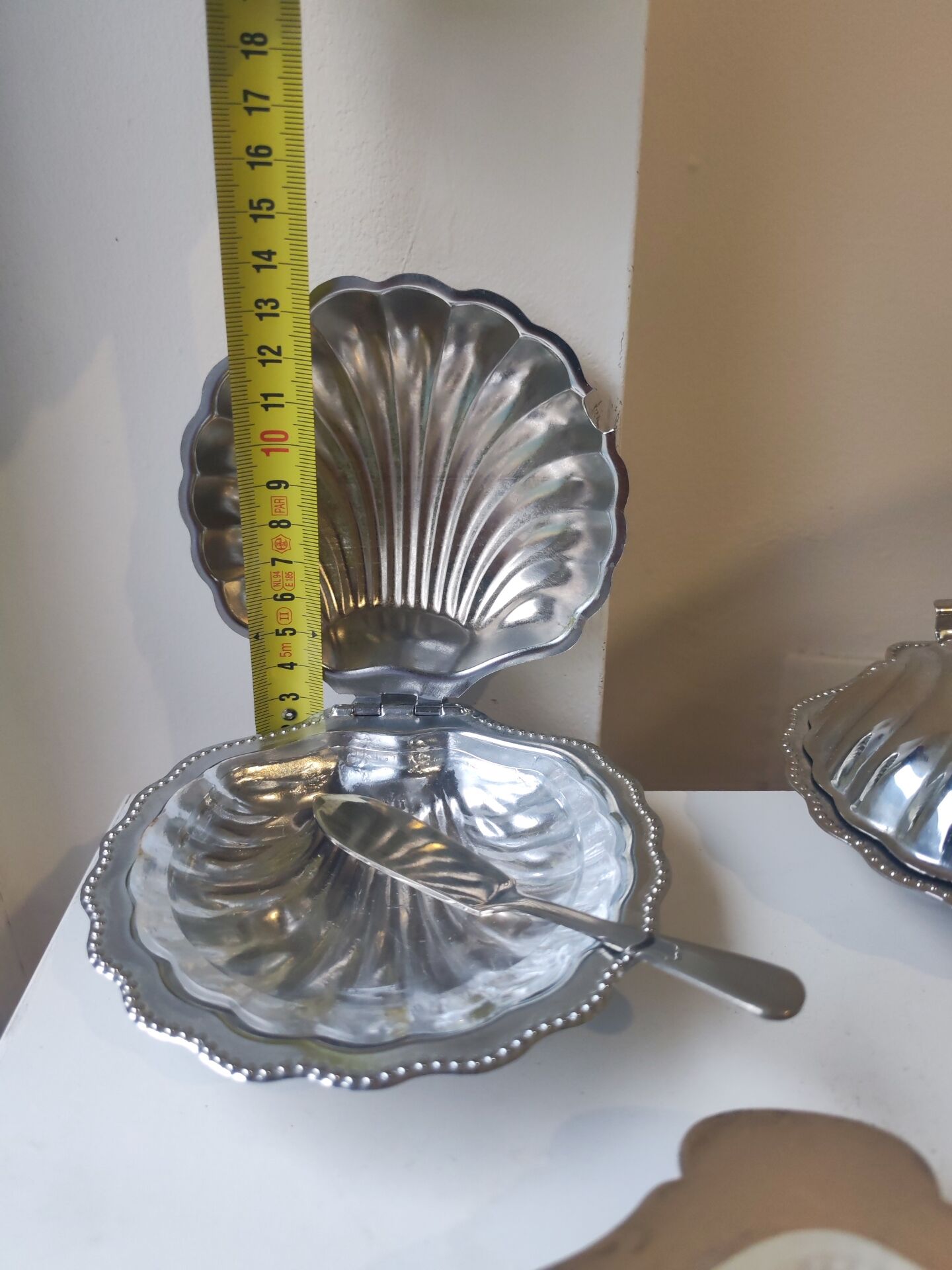 5 scallop butter dishes