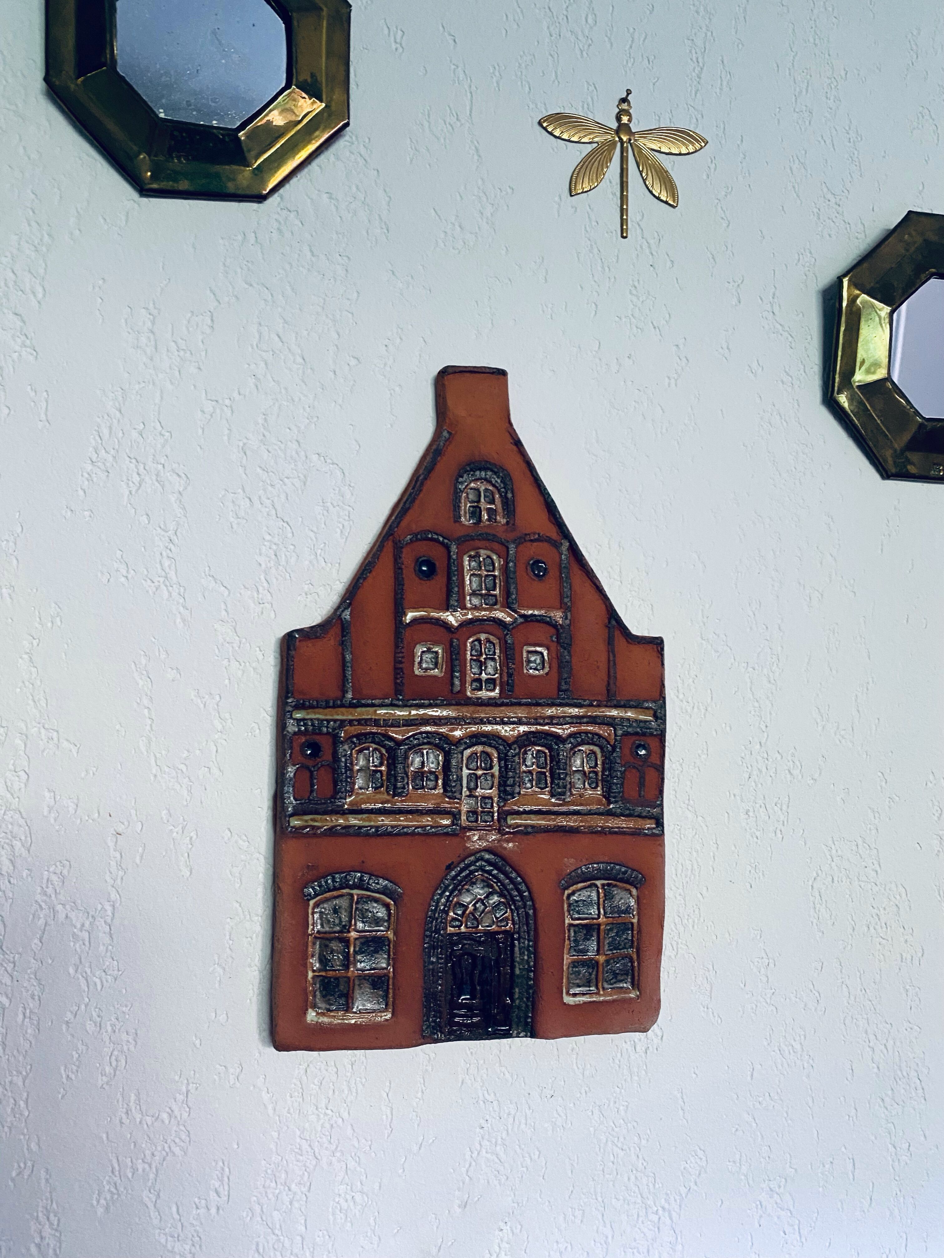 Decorative house wall pottery